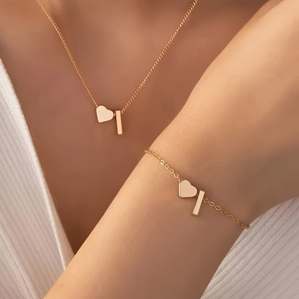 Шикарный комплект из двух предметов с металлическим сердцем и ожерельем и браслетом с буквами, идеальный для повседневной носки.