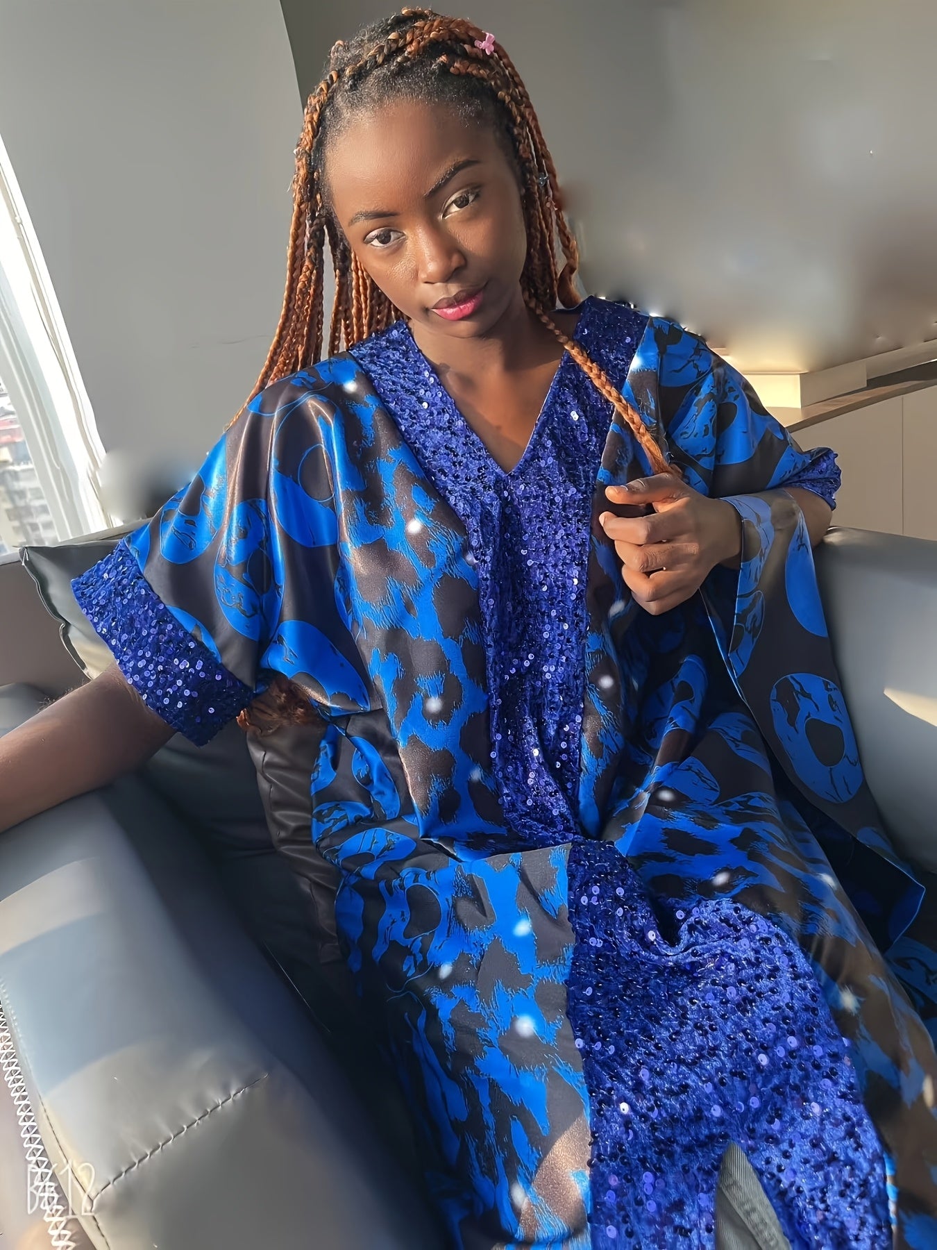 Plus o'lchamda bosma sequin kiyiwi, batwing qo'llari va V-shaklidagi bo'yin uchun ayollar uchun