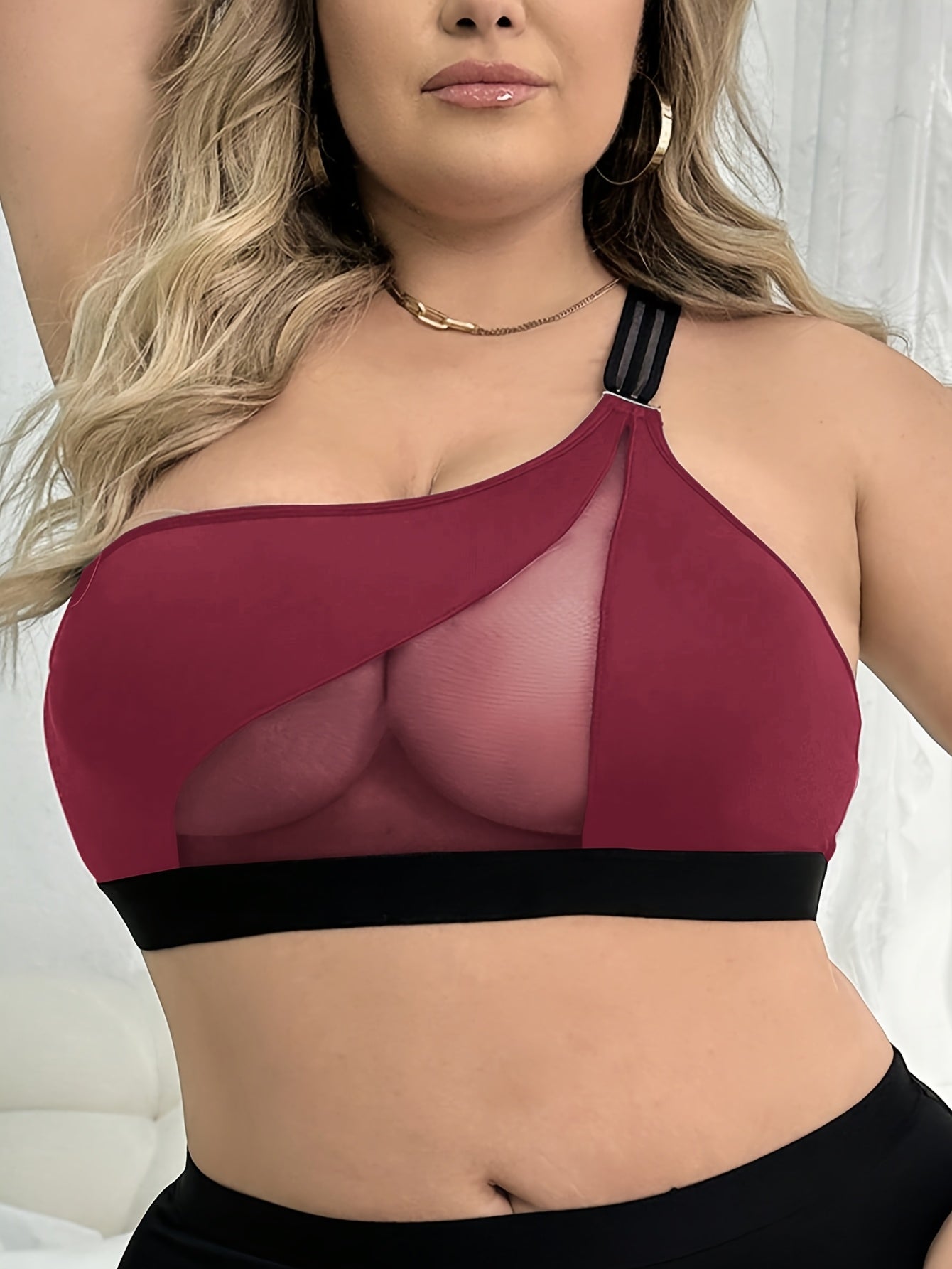 Ayollar uchun kattaroq o'lchamdagi halter top nafas oladigan polyester bo'sh orqa erkin fit kamzul