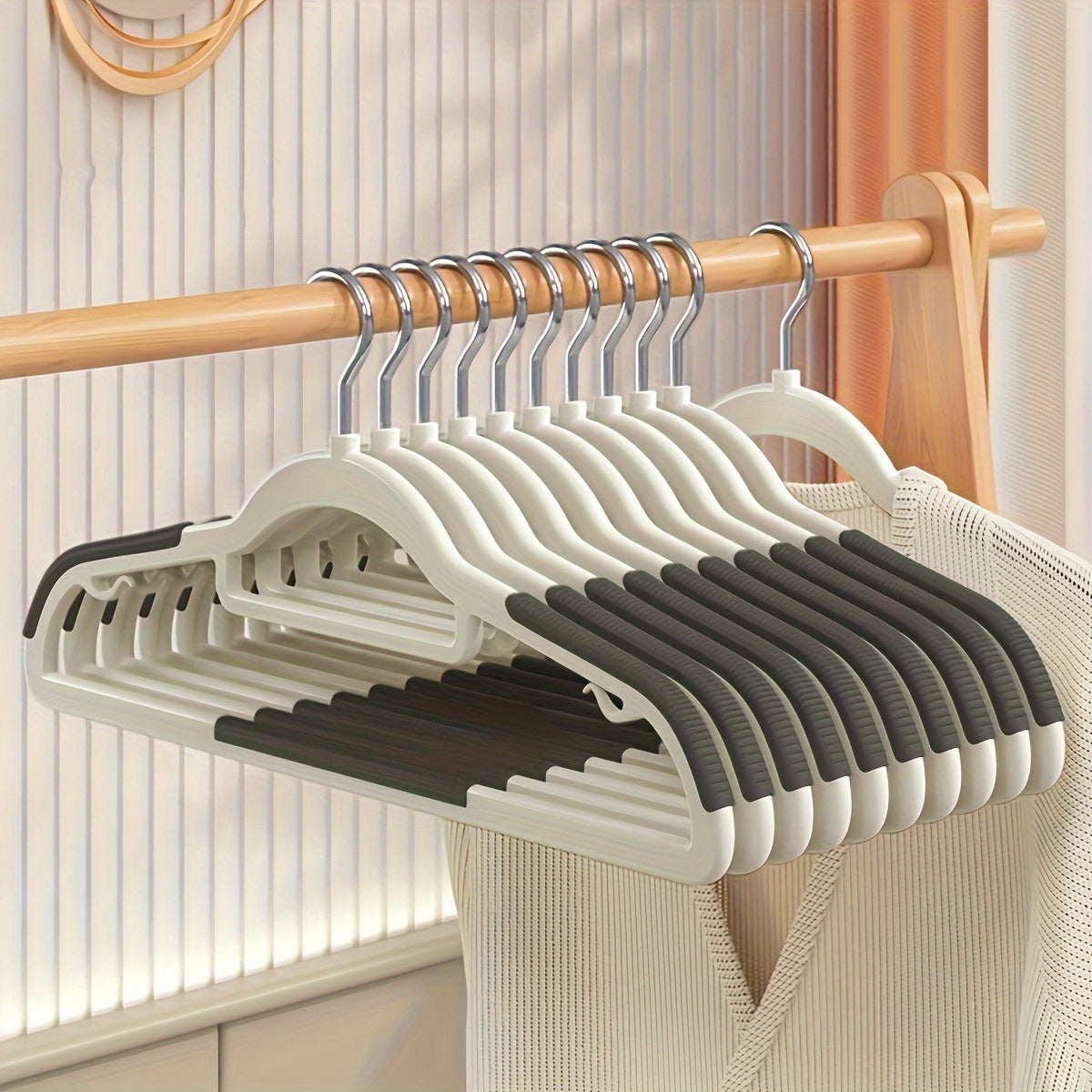 20 Non-Slip Heavy Duty Plastic Clothes Hangers for Organizing and Drying