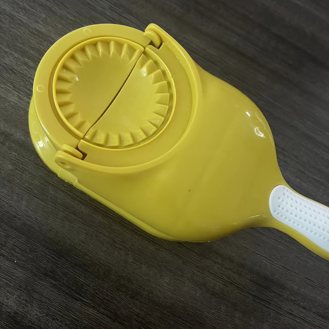 Plastic Manual Dumpling Press Mold for Home Kitchen, Handheld Ravioli Maker