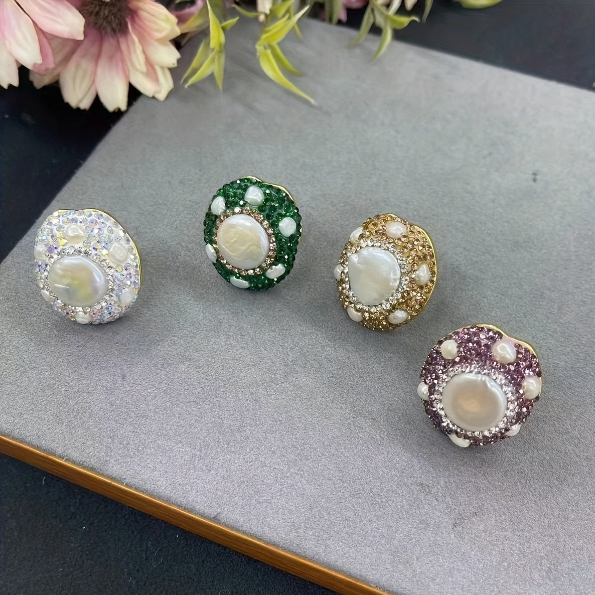 Tabiiy barokko shirin suv marvaridi va keramika loy inlay bilan original dizayn barmoq uzuk, yangi va o'ziga xos barokko uslubida.