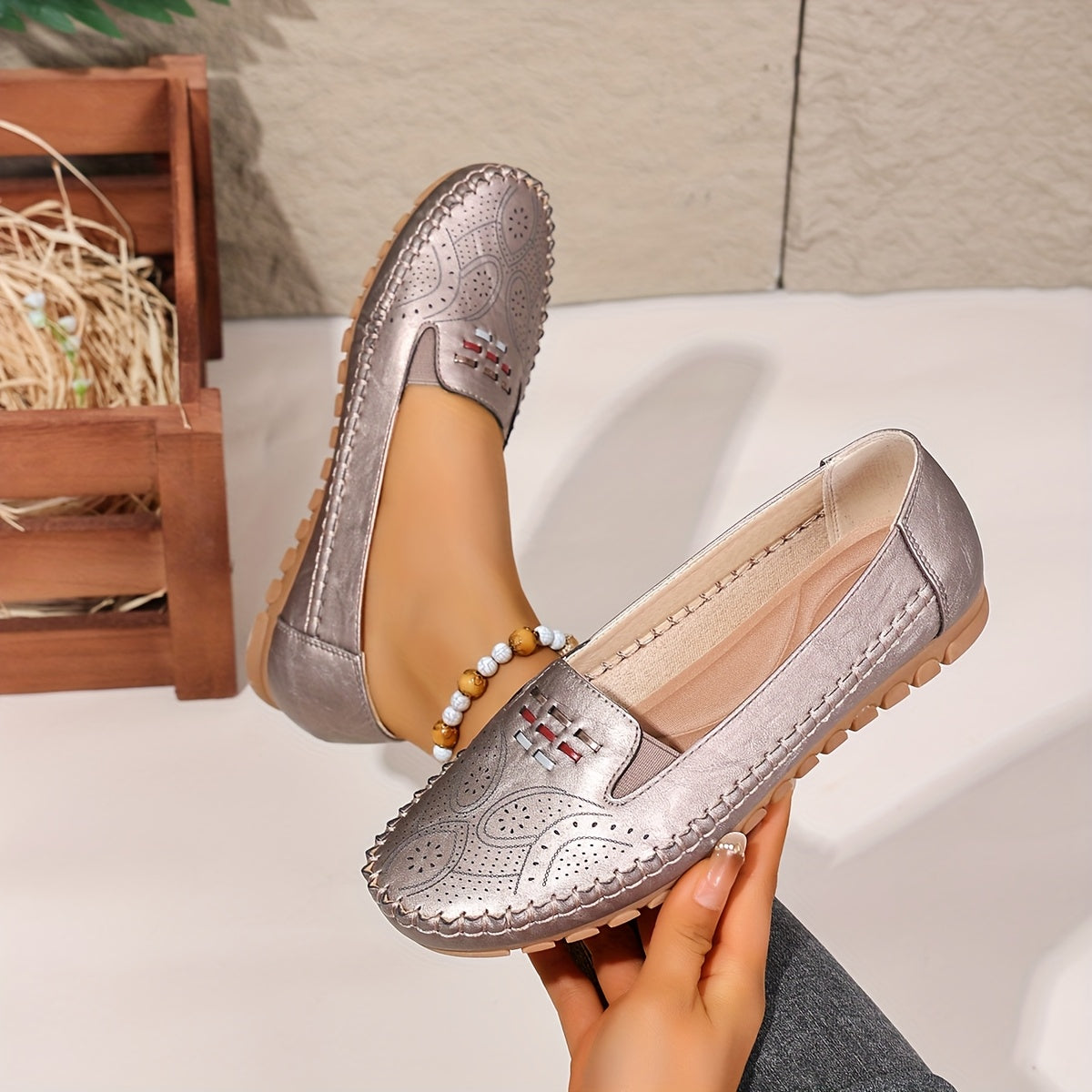 Ayollar uchun tekis poyabzal, bir rangli, kundalik, lazer bilan kiyiladigan, katta o'lcham