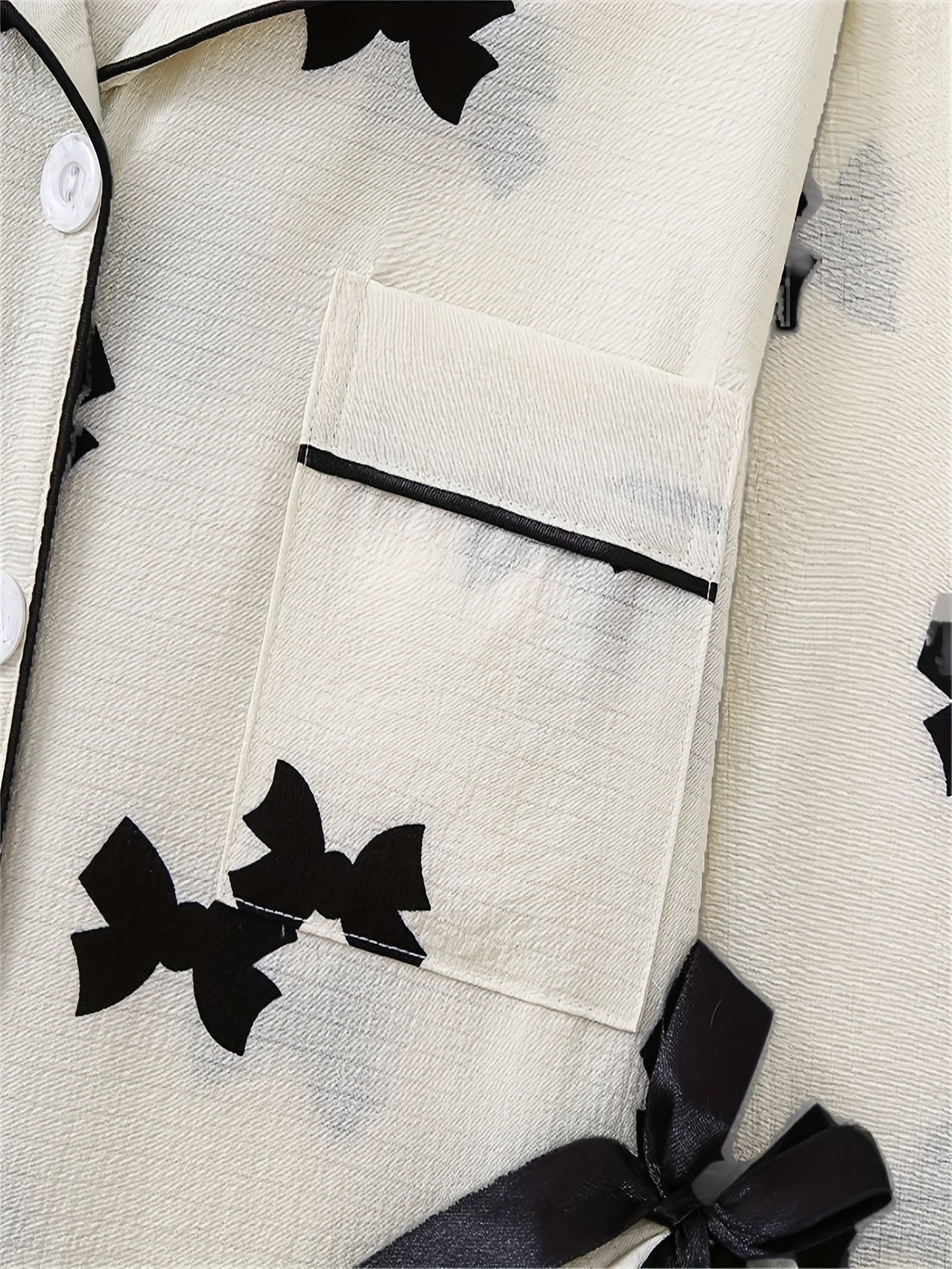 Bahor va kuz qizlarining pijama to'plami rang-barang uzun qo'lqopli ko'ylak va uzun shimlar bilan. Oddiy tugma va kamzul dizayni bilan tasodifiy, yoqimli va qulay.