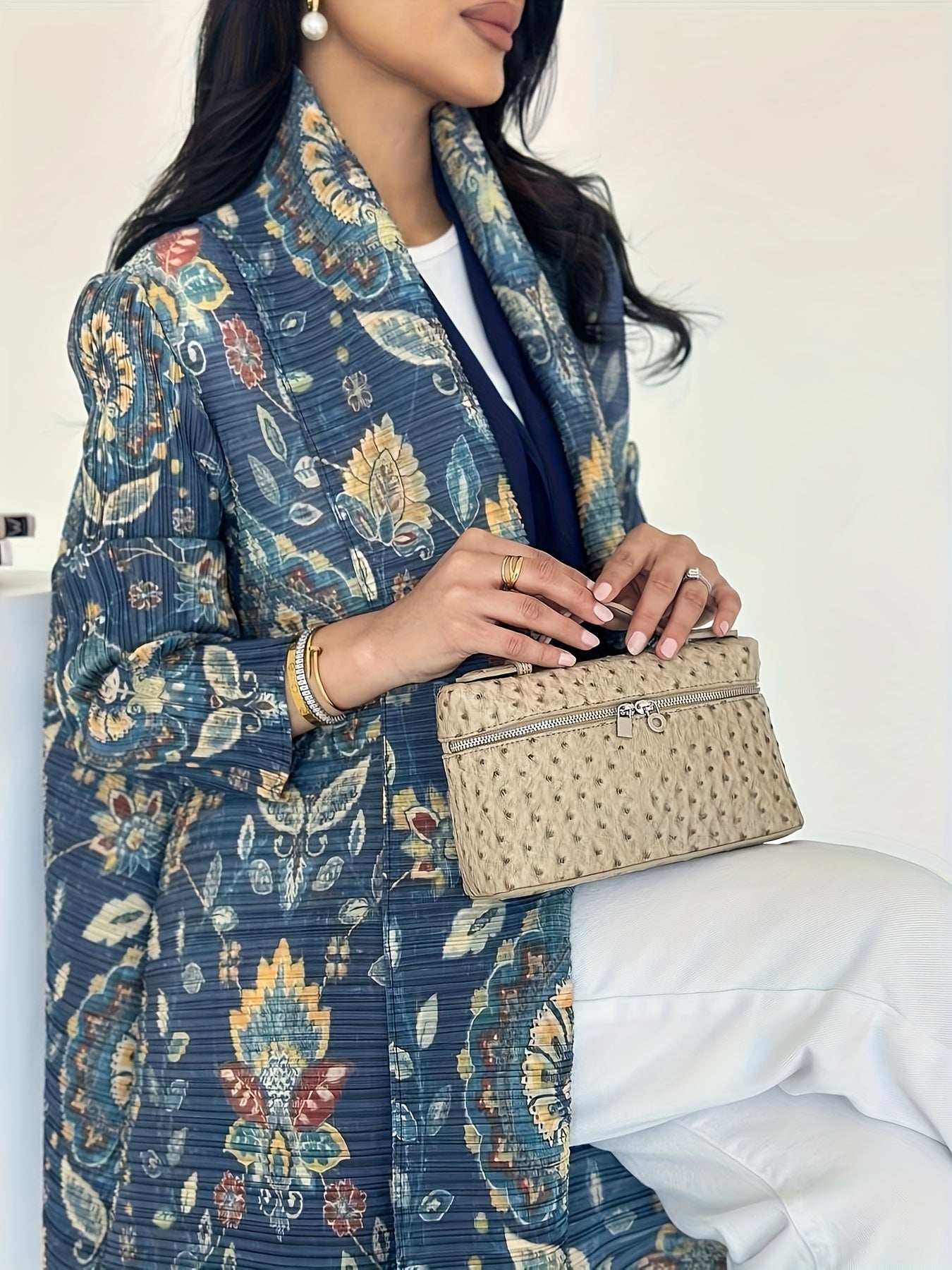 Ayollar uchun katta o'lchamli gullar bilan bosilgan uzun ro'mol nafas oladigan ta'til kiyimi