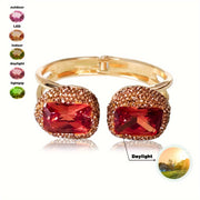 Chic Sultanite toshli bilaguzuk, Chex aksentlari bilan, yorug'likda rang o'zgartiruvchi, ichki va tashqi kiyim uchun zamonaviy to'rtburchakli dizayn.