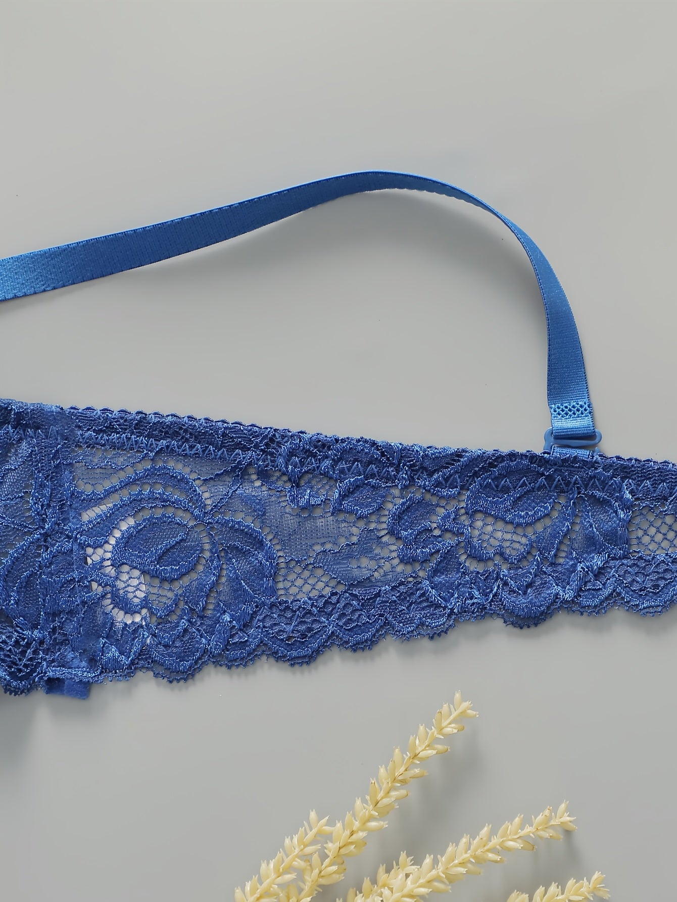 Dantelli Push-Up Brassoy va Thong To'plami - Ultra-Inch, Qoltiq Qo'llab-quvvatlash, Ko'rinmaydigan Naylon Aralashmasi