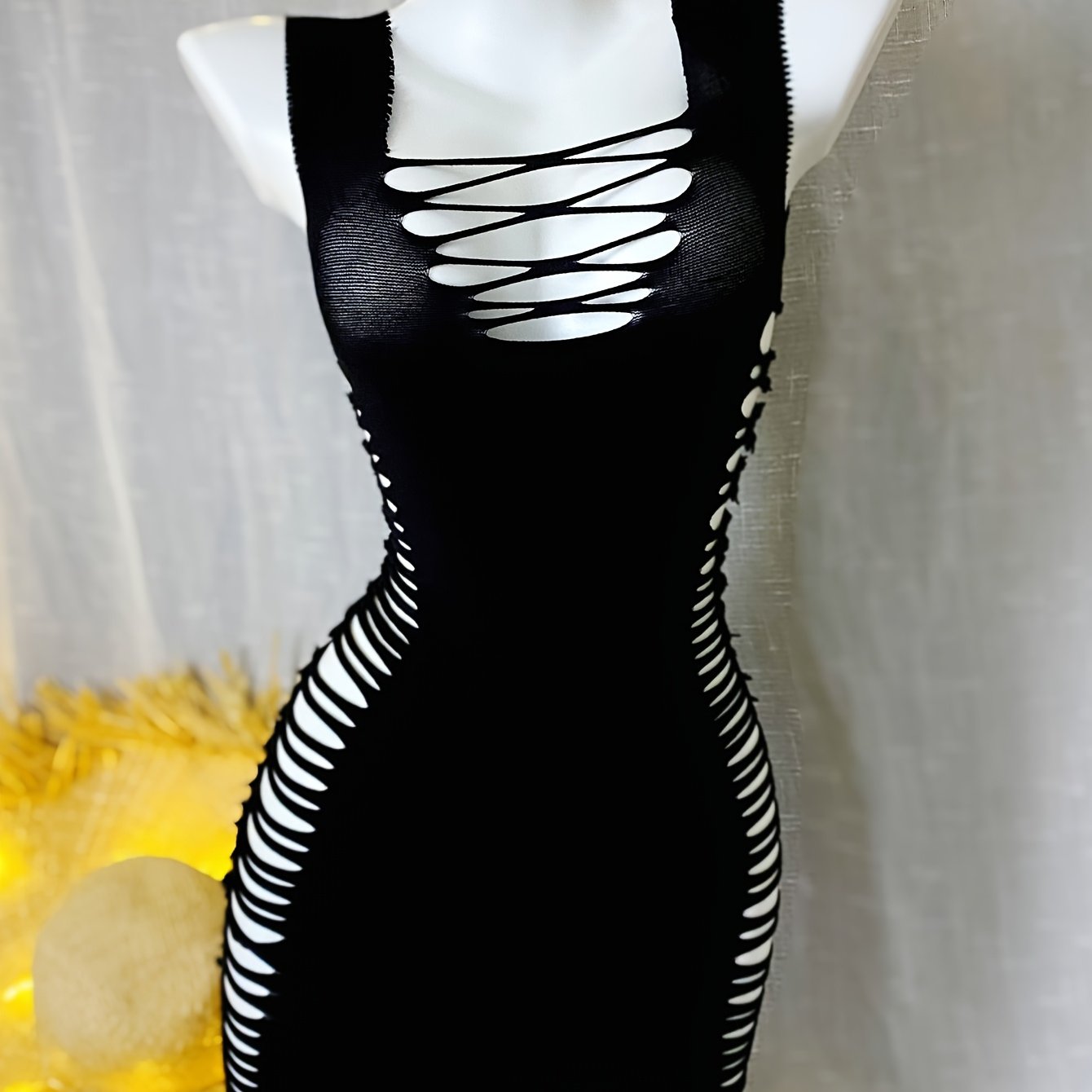 Ayollar uchun bezsiz bodycon kiyi yuqori cho‘ziluvchan shaffof nylonga ochiq bo‘shliq bilan bayram uchun