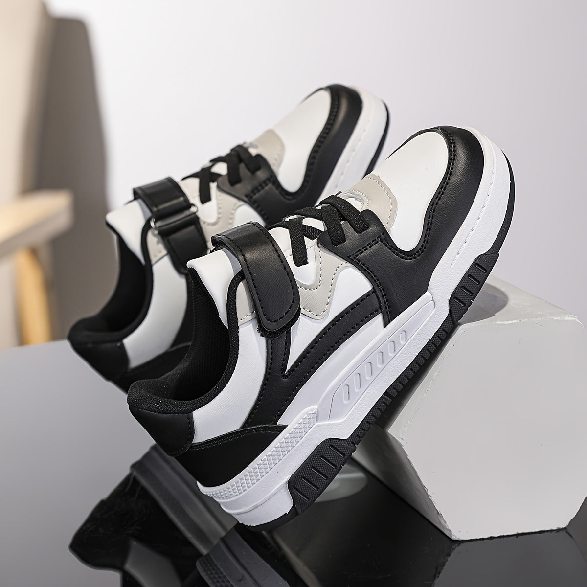 Kids Low-Top Breathable Sneakers for Boys and Girls with Geometric Patterns