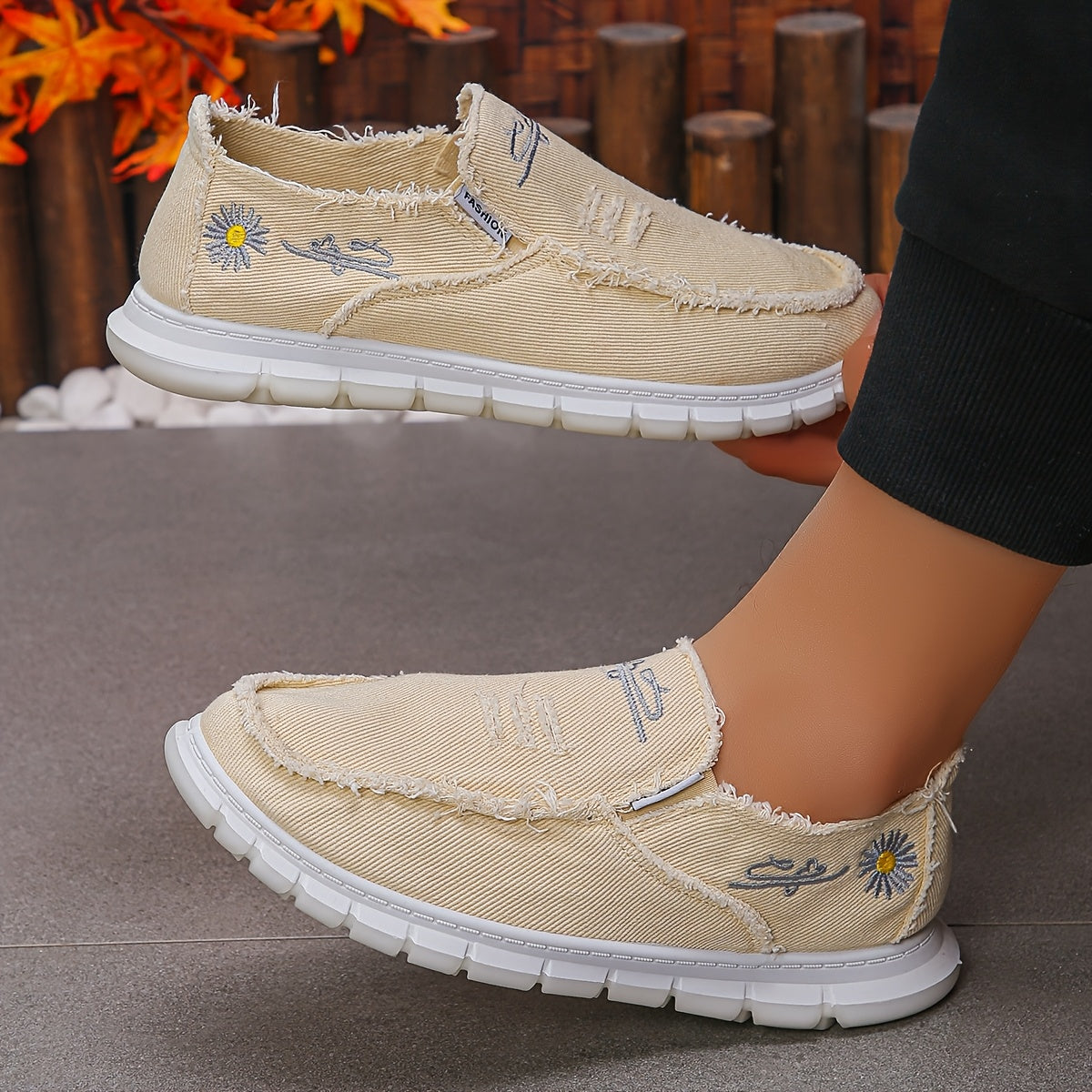 Women's Slip-On Loafers Black Floral Non-Slip PVC Sole All-Season