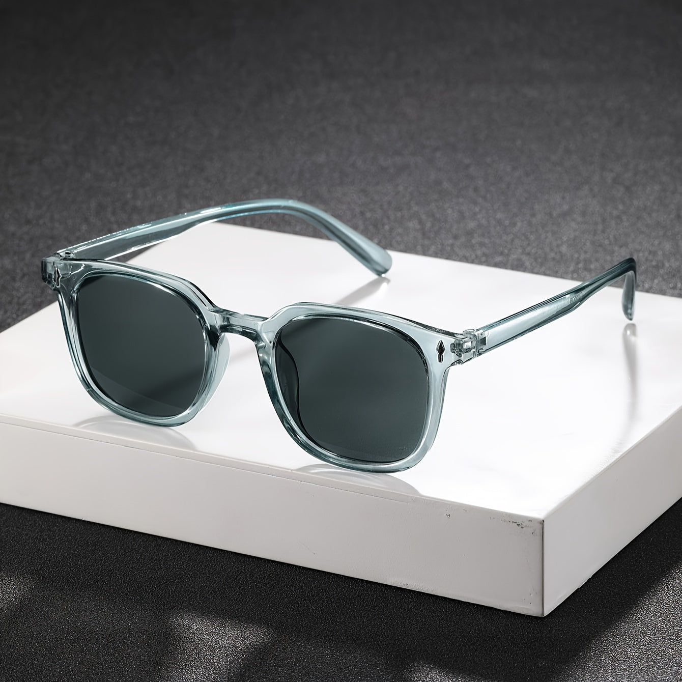 Erkaklar uchun dumaloq ramkali ko‘zoynaklar, zamonaviy akademik uslub, trendy ko‘zoynaklar