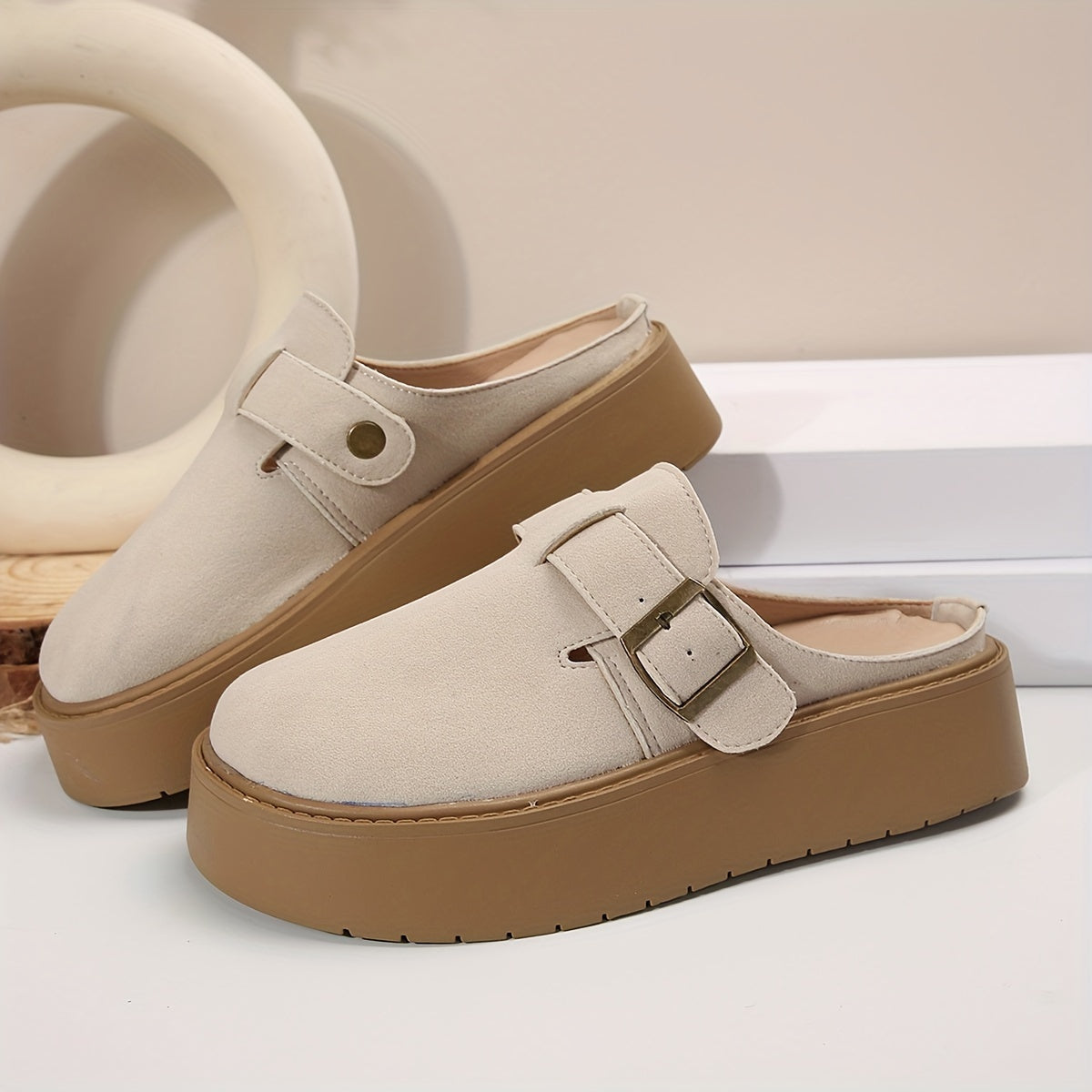 Kuzda ayollar uchun yangi retro qalin taglikli yarim-chizmaliklar, balandlikni oshirish va ochiq havoda kiyish uchun mukammal.