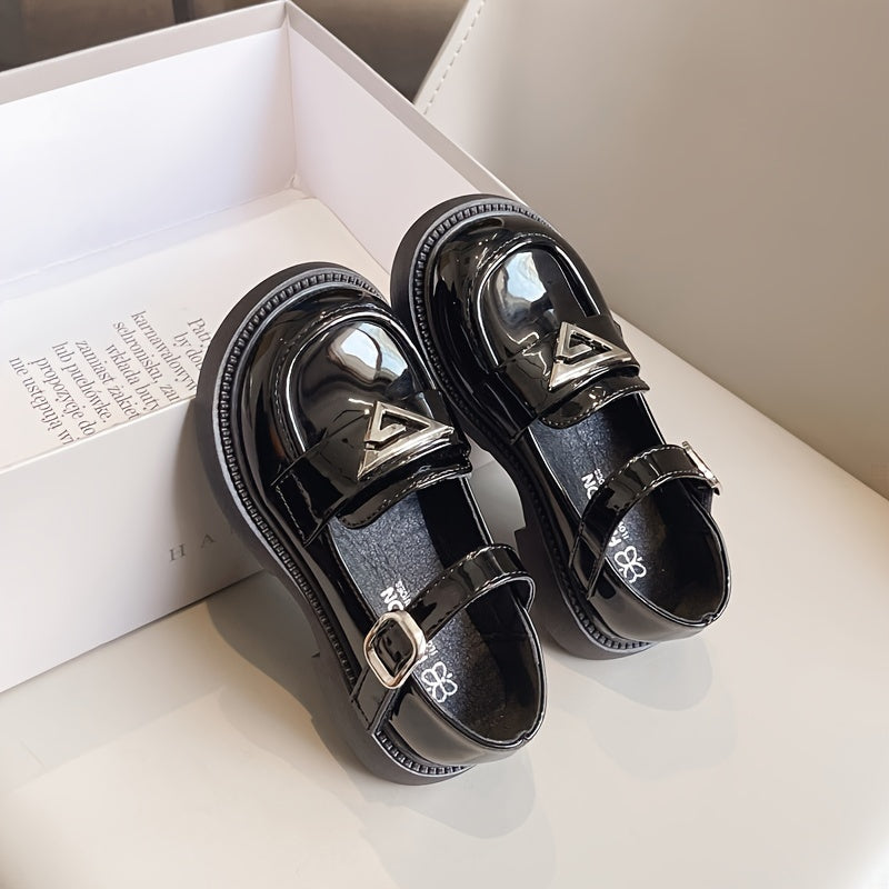 Qizlar uchun qora Mary Jane tekis poyabzal, preppy uslubida, yumshoq taglik, ikki monk tasmasi, dumaloq burchak va qulay PU ustki qismi. Maktab, chiqishlar, partiyalar va ochiq havoda faoliyatlar uchun mukammal.