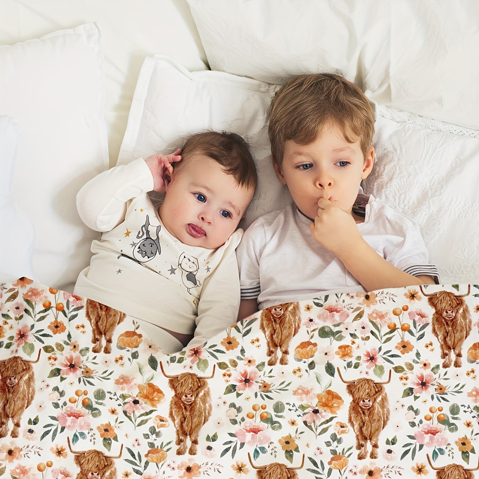 Manta de franela con estampado de vaca de campo y flores acogedora para sofá, cama y viajes