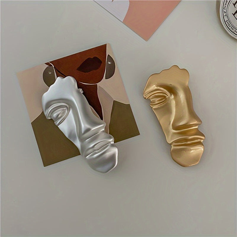 Large Matte Gold Brooch with Literary Human Face Design for Fashion Accessories