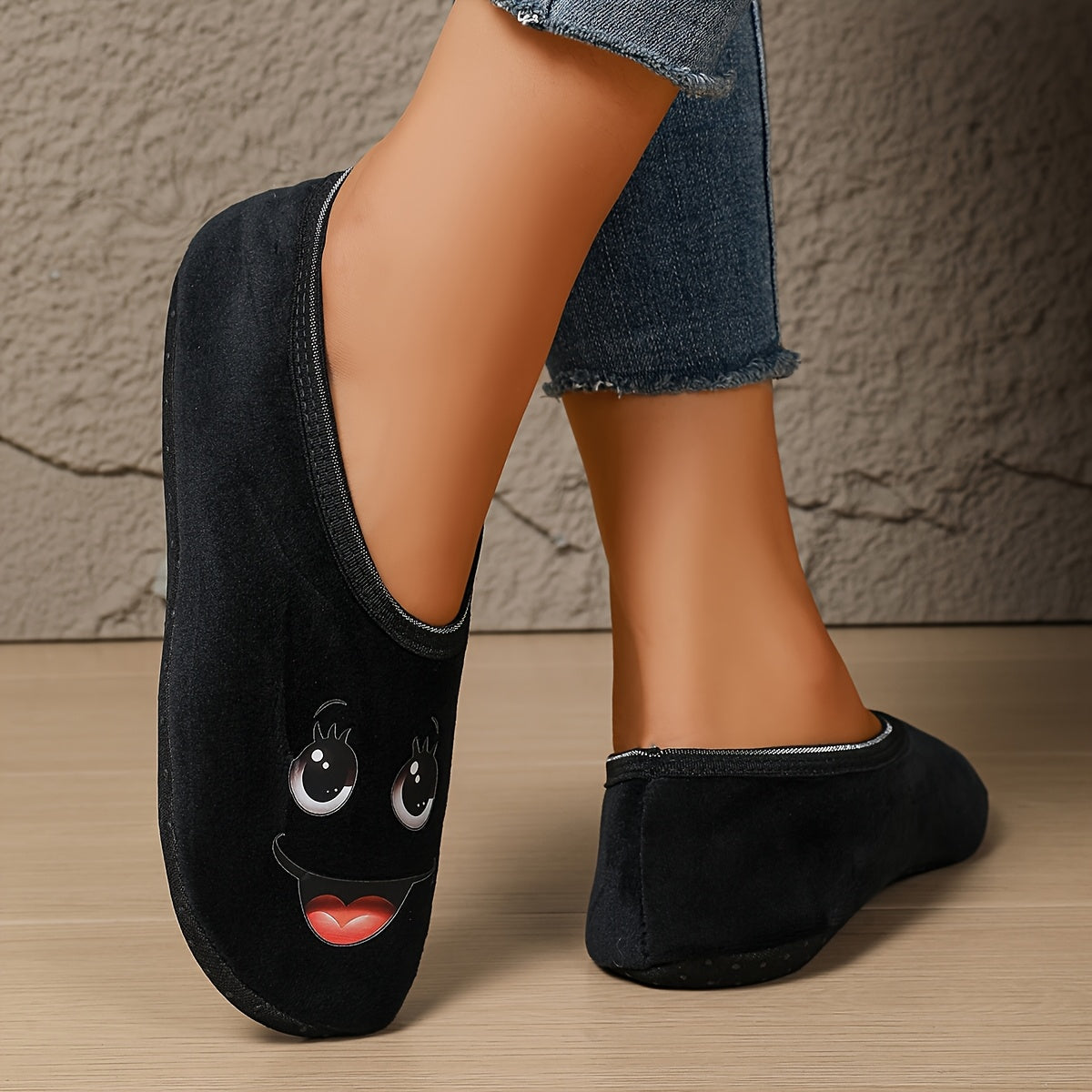 Women's Slip-On Slippers Breathable Fabric Soft Sole Indoor Outdoor Shoes