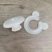 White Quilt Holder with Needle-Free Safety and Invisible Fixing Buckle for Bed Sheets