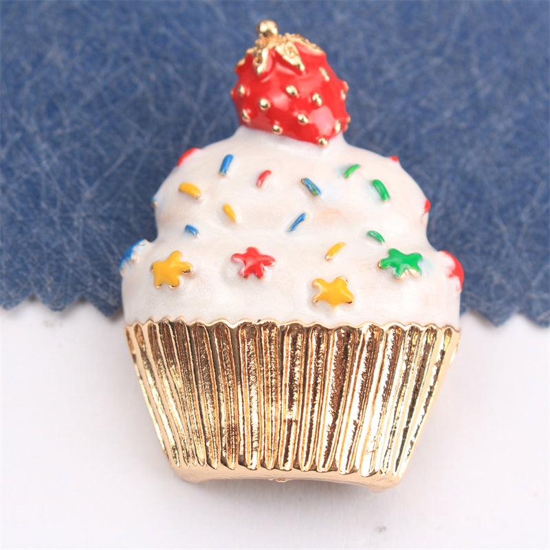 Ayollar kiyimlari, sumkalar, shlyapalar uchun qulupnay bilan Alloy Cupcake Brooch Pin