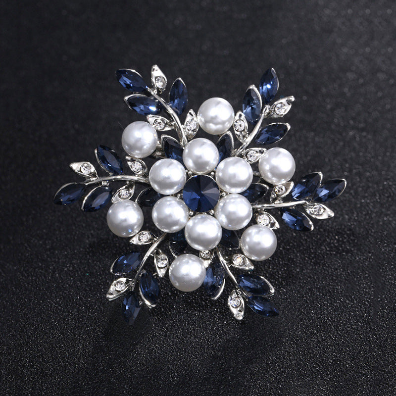 Snowflake Crystal Brooch for Men and Women Elegant High-End Jewelry Christmas Festival