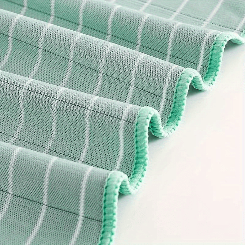 Sehrli Shisha Tozalash Matolari - 1 Dona, Avtomobil, Uy va Oshxona uchun Ko'p Maqsadli Tozalash Matosi. Samarali Tozalash uchun Mustahkam Mikrofiber Material. Avtomobillarni Yuvish, Uy Tozalash va Idishlarni Yuvish uchun Mukammal. Zaruriy.