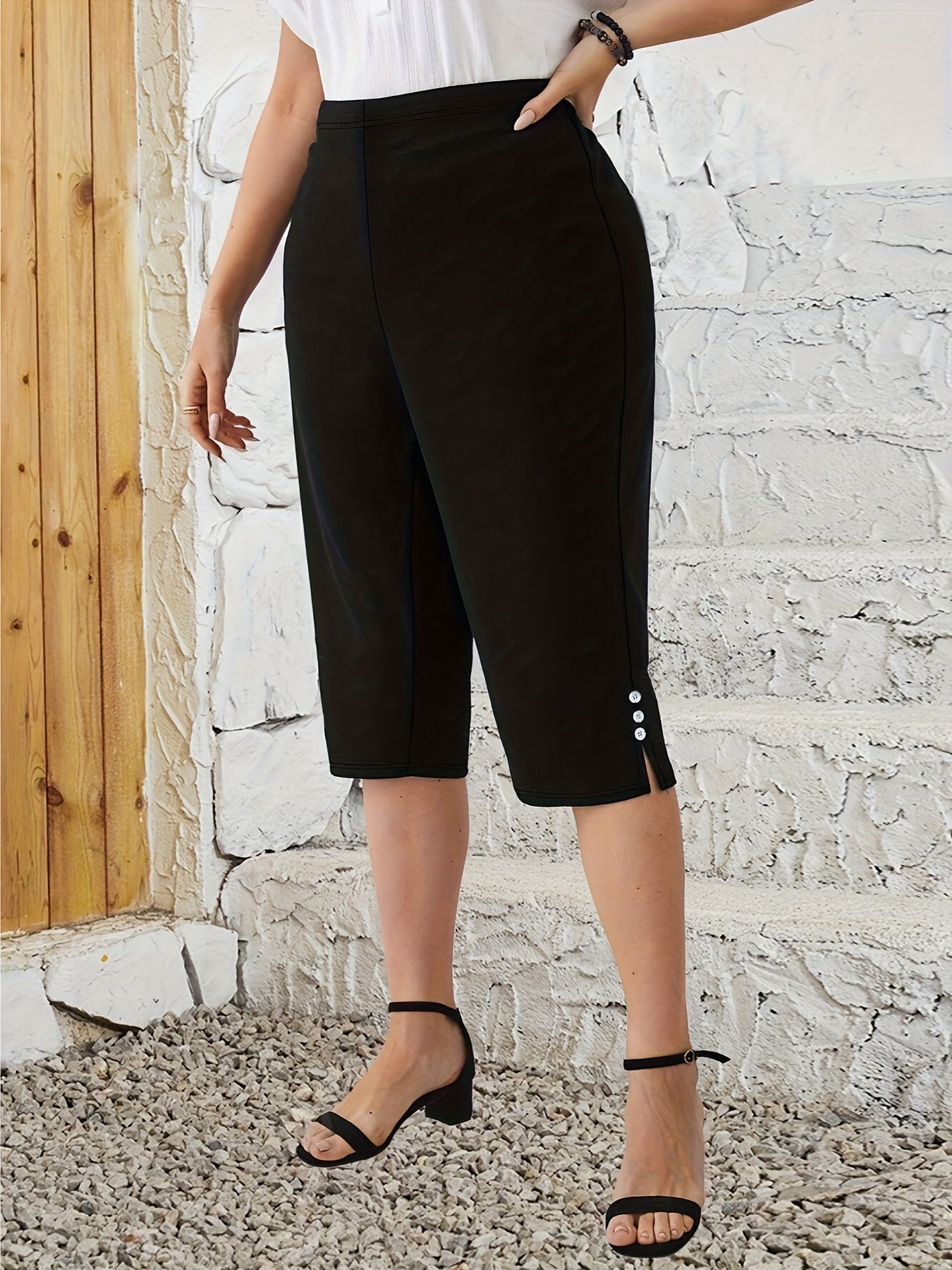 Капри с пуговицами для полных женщин с эластичным поясом и разрезом для весны и лета