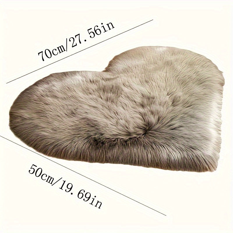 Heart-Shaped Faux Sheepskin Rug 50cm x 70cm Soft Acrylic Decor for Special Occasions