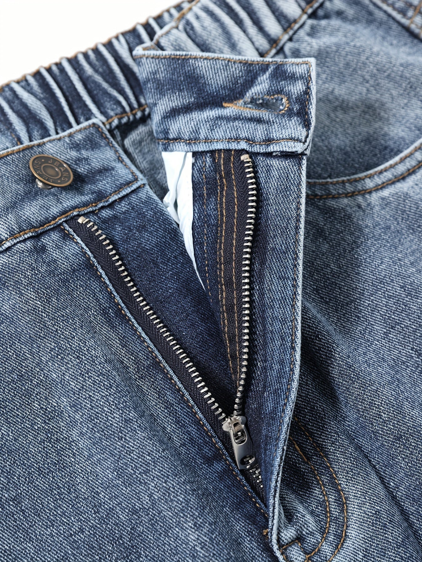 Vintage yuvilgan denim yuk shimlari, keng kesim, o'rta bel elastik bel, ko'p cho'ntakli zip-fly, ko'cha uslubi. Tashqi foydalanish uchun cho'zilmaydigan paxta, polyester, viskoza matosidan tayyorlangan.