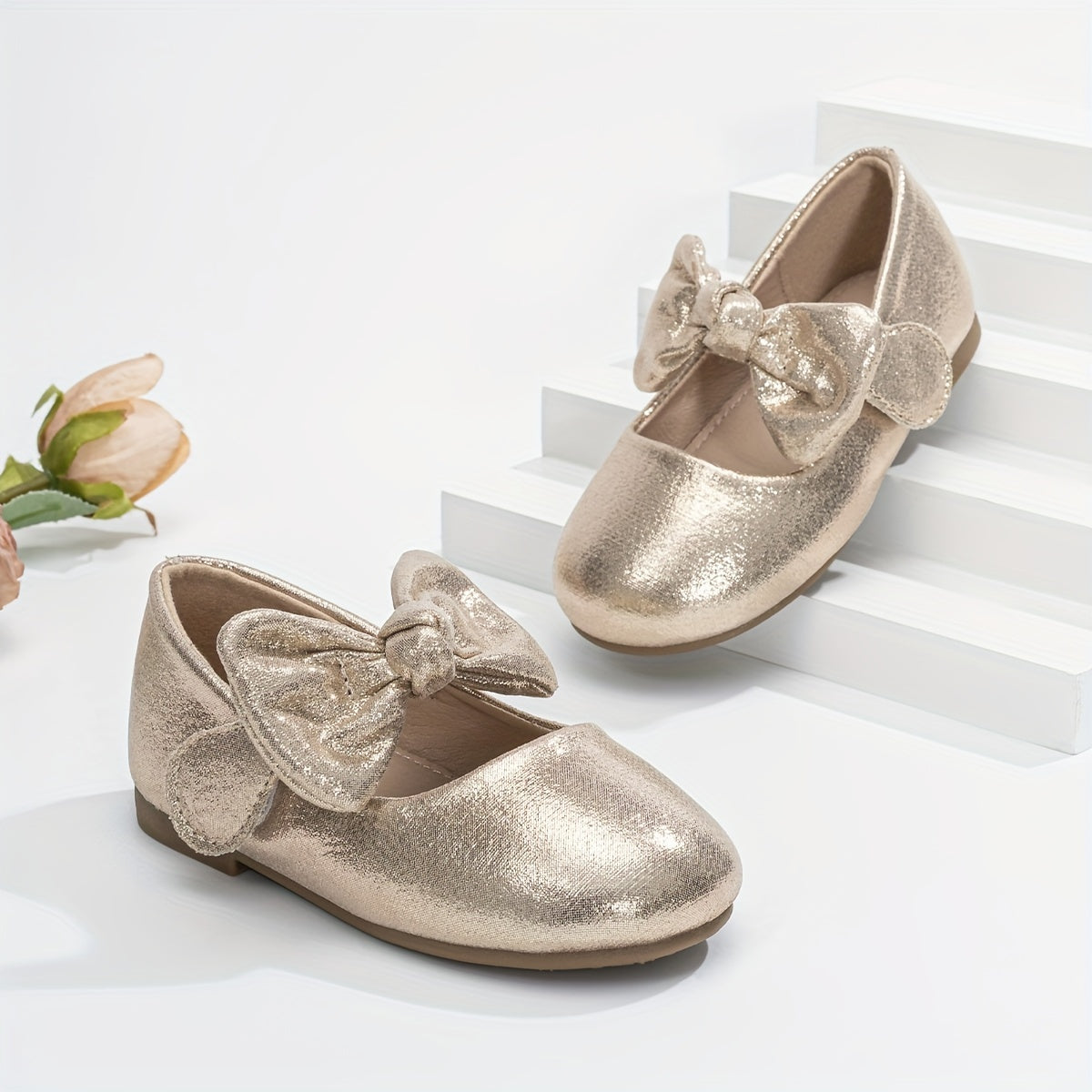 Qizlar uchun zamonaviy kamon tugmachali tekis poyabzal, partiyalar va bayramlar uchun mukammal