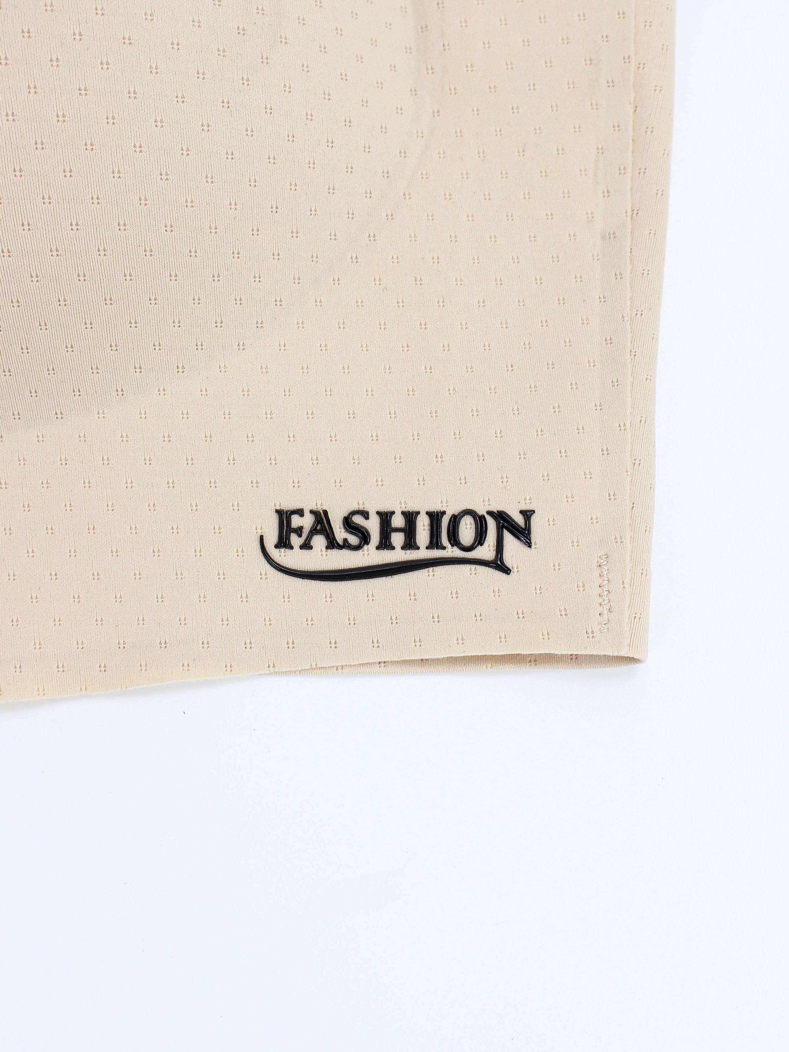 Ayollar uchun qulay va havo o'tkazuvchi tugmachali brass.