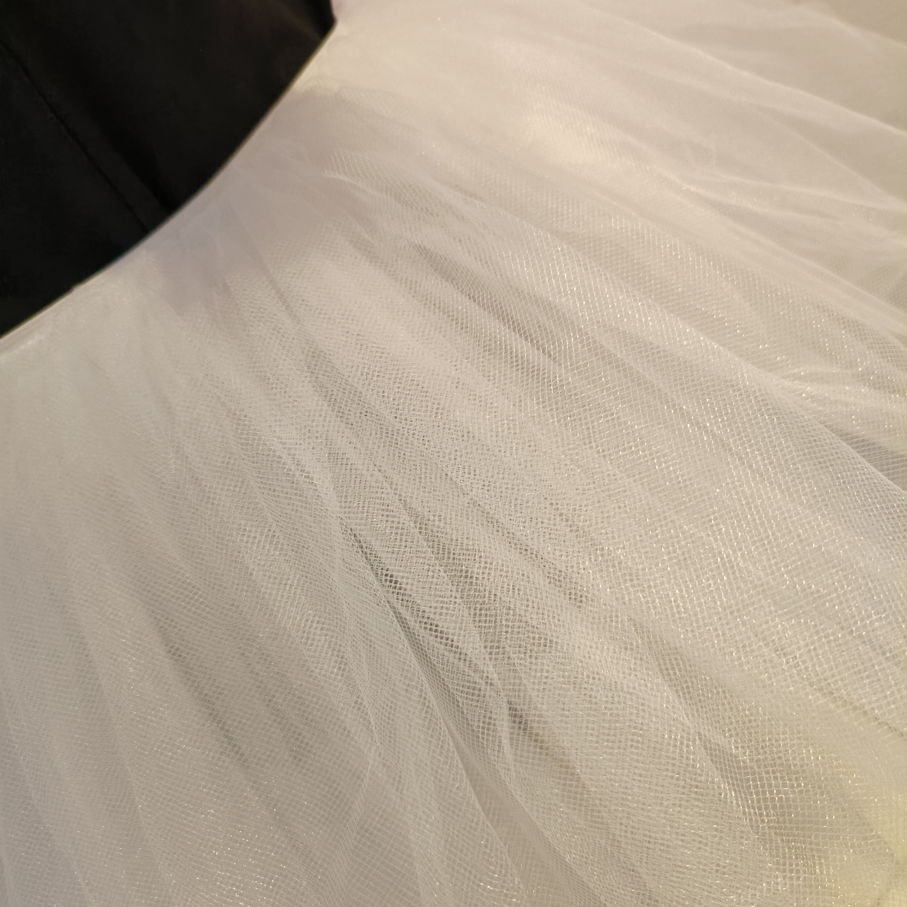 Bu Fluffy 80s Tutu yubkasi bilan partiyaga tayyorlaning! Ayollar va o'smirlar uchun mukammal bo'lgan, bu elastik bel yubkasi ultra-pufak ko'rinish uchun 5 qatlam tullega ega. Halloween, kostyum partiyalari va Rojdestvo kabi bayram tadbirlari uchun ideal.