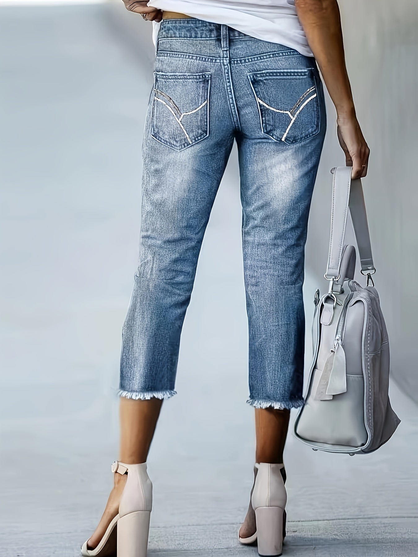 Ayollar uchun kengaytirilgan o'lchamli tikilgan tikilgan Capri jinsi, kundalik, o'rta tizza, denim, to'qimalar bilan, ochiq bo'yinli