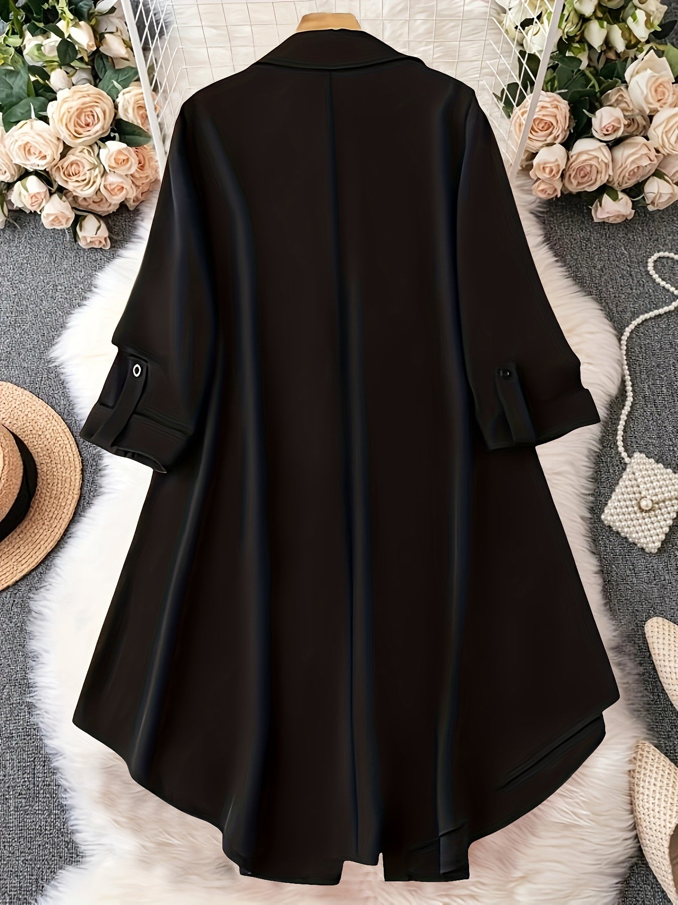 Katta o'lchamdagi ayollar uchun zamonaviy qora tugmachali ko'ylak, 100% polyesterdan tayyorlangan. Mashinada yuvish mumkin va bahor/kovak uchun ideal.