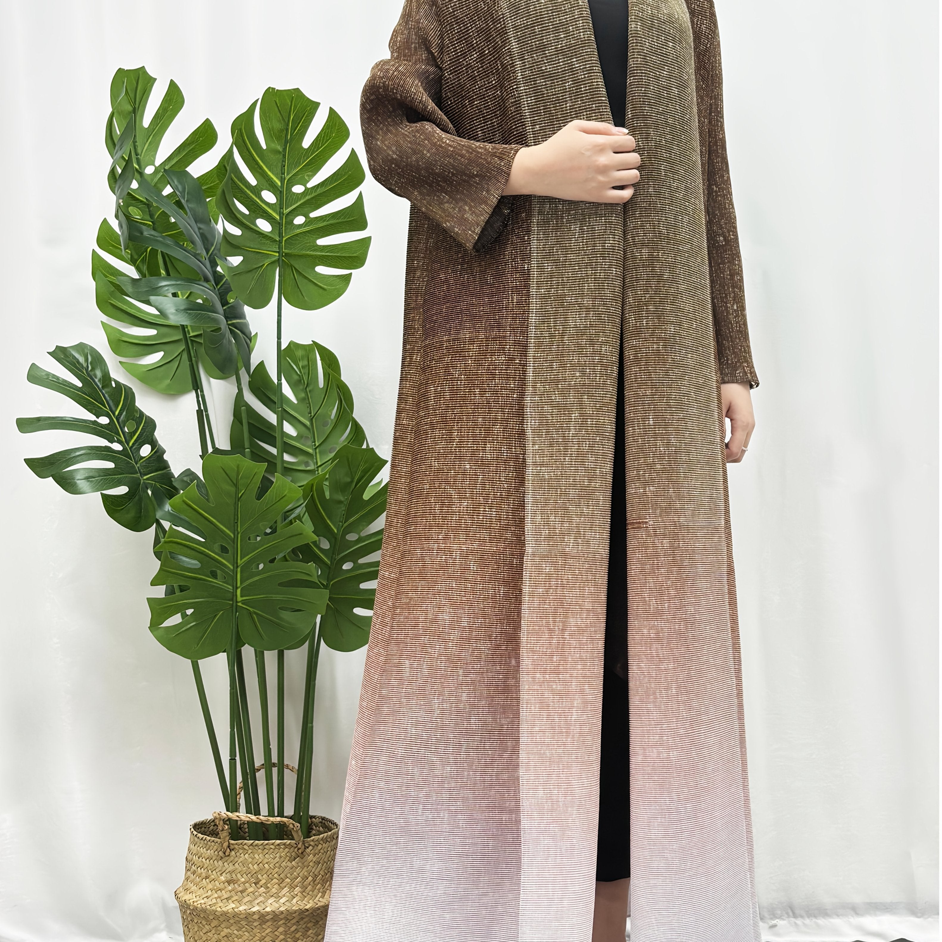 Abrigo largo de mujer con degradado, alta elasticidad y abertura frontal