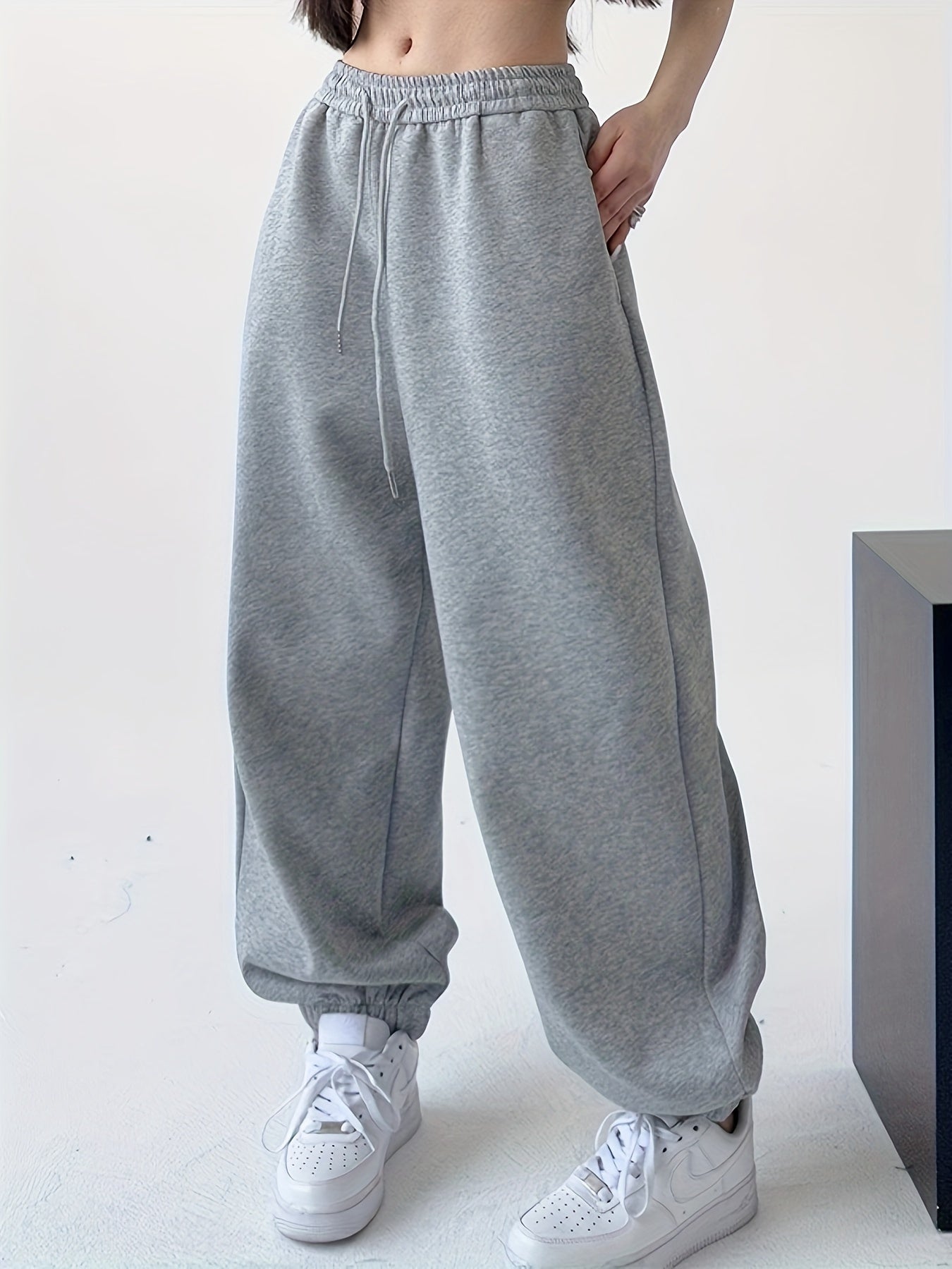 Women's Loose Sweatpants with Drawstring Waist for Fall Winter Solid Color