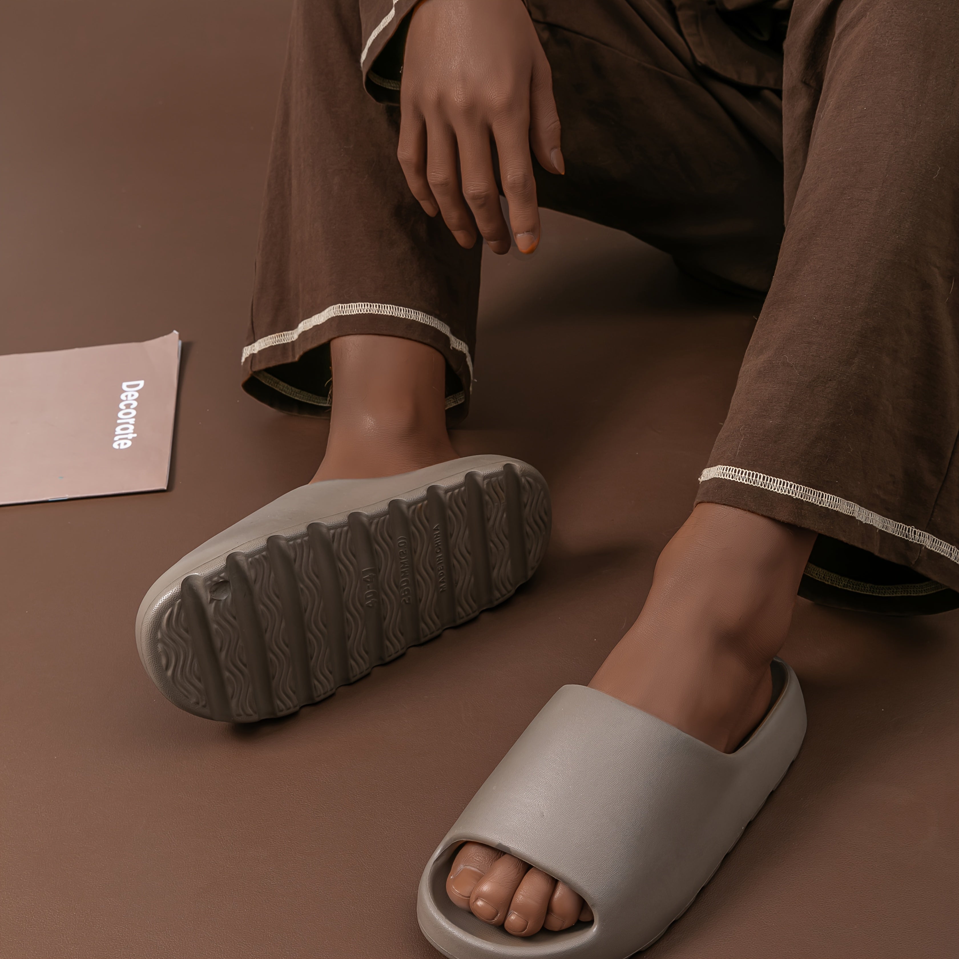 Унисекс мягкие слайды EVA тапочки на slip-on с противоскользящей текстурированной подошвой