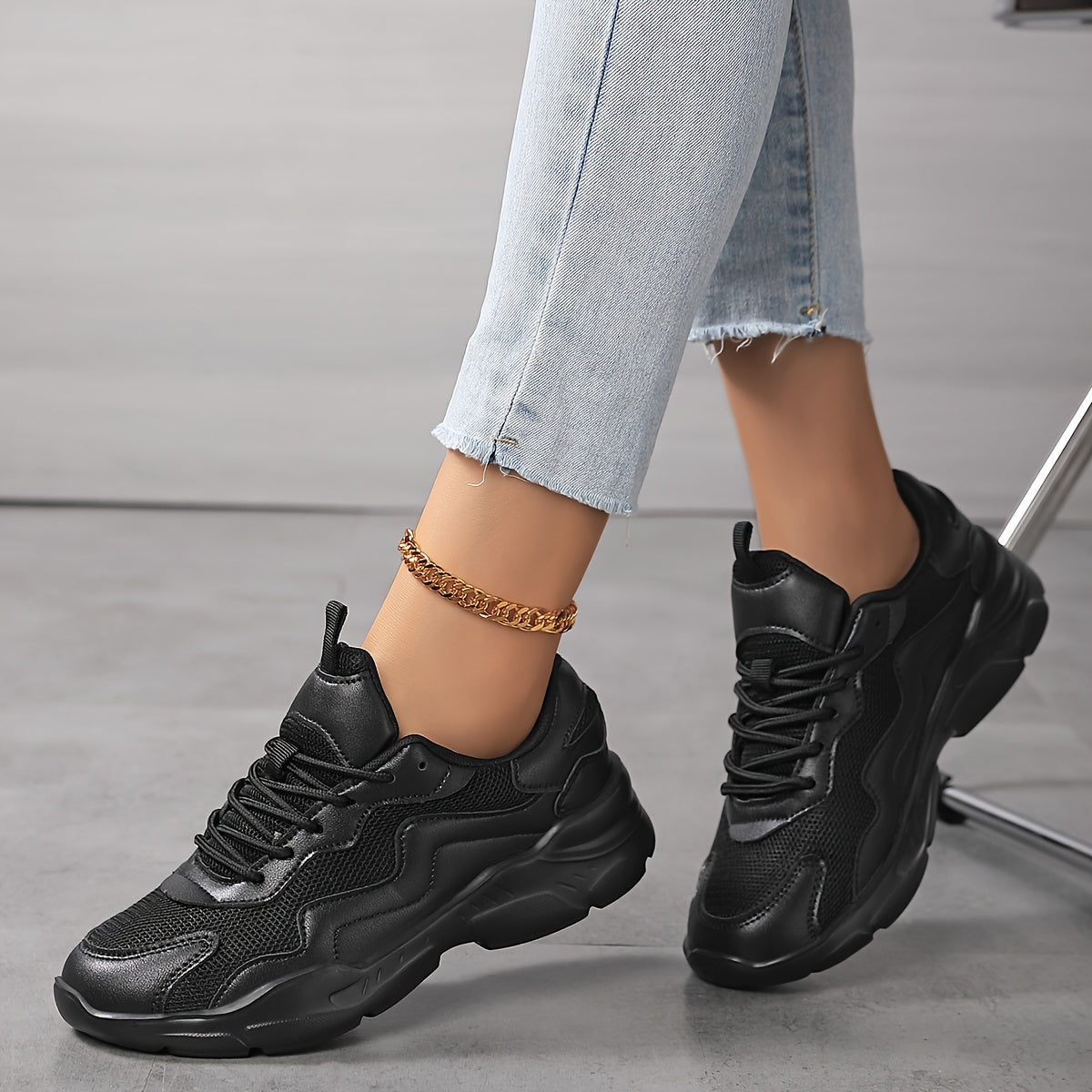 Women's Mesh Running Shoes with Shock Absorption and Breathable Sole