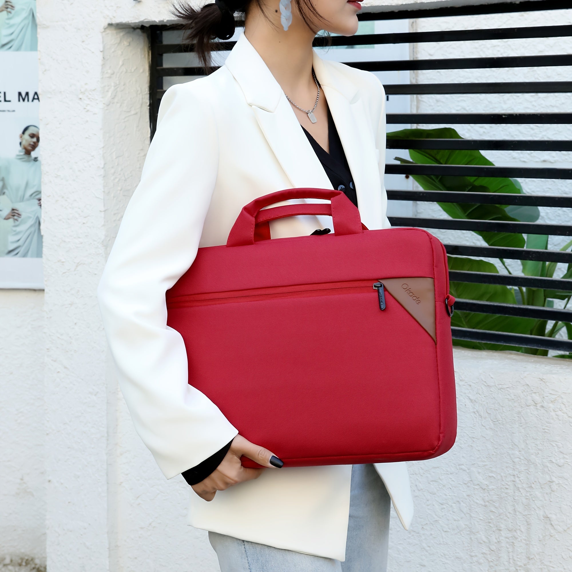 15.4-16 dyuymli o'yin noutbuklari uchun katta sig'imli noutbuk sumkasi, zarbaga chidamli to'siq bilan. Ergonomik tutqich va qalin yelka tasmasi mavjud. Qizil, qora, ko'k va kulrang ranglarda mavjud.