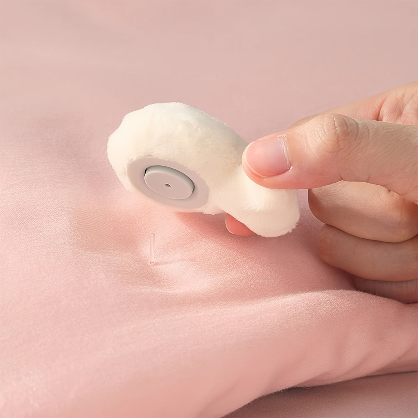 Set of 4 Non-Slip Bed Sheet Clips in Mixed Colors for Mattress Grip