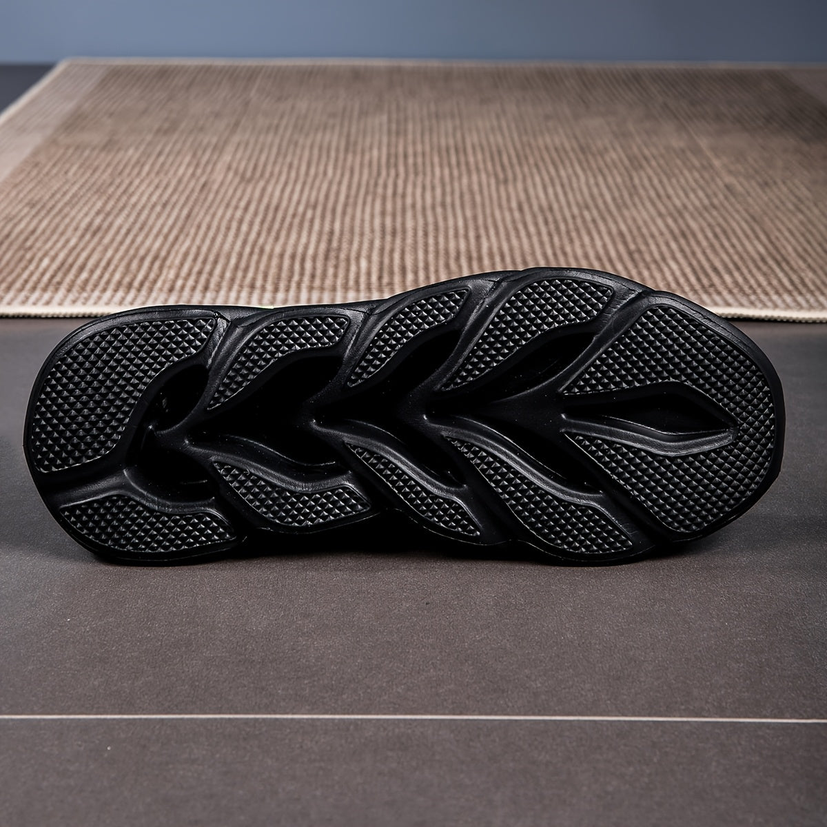 Erkaklar uchun Blade Knit yugurish poyafzallari: Havo o'tkazuvchan, zarbani yutuvchi, qulay bog'ichli sport krossovkalari yumshoq EVA taglik bilan. Tashqi yo'l yugurish uchun mos. Tasodifiy moda uslubi. Past tepali. Matodan.