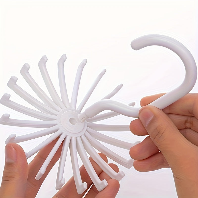 Aylanuvchi devorga o'rnatiladigan kiyimlar uchun shkaflar, kamarlar, palto va shapka uchun