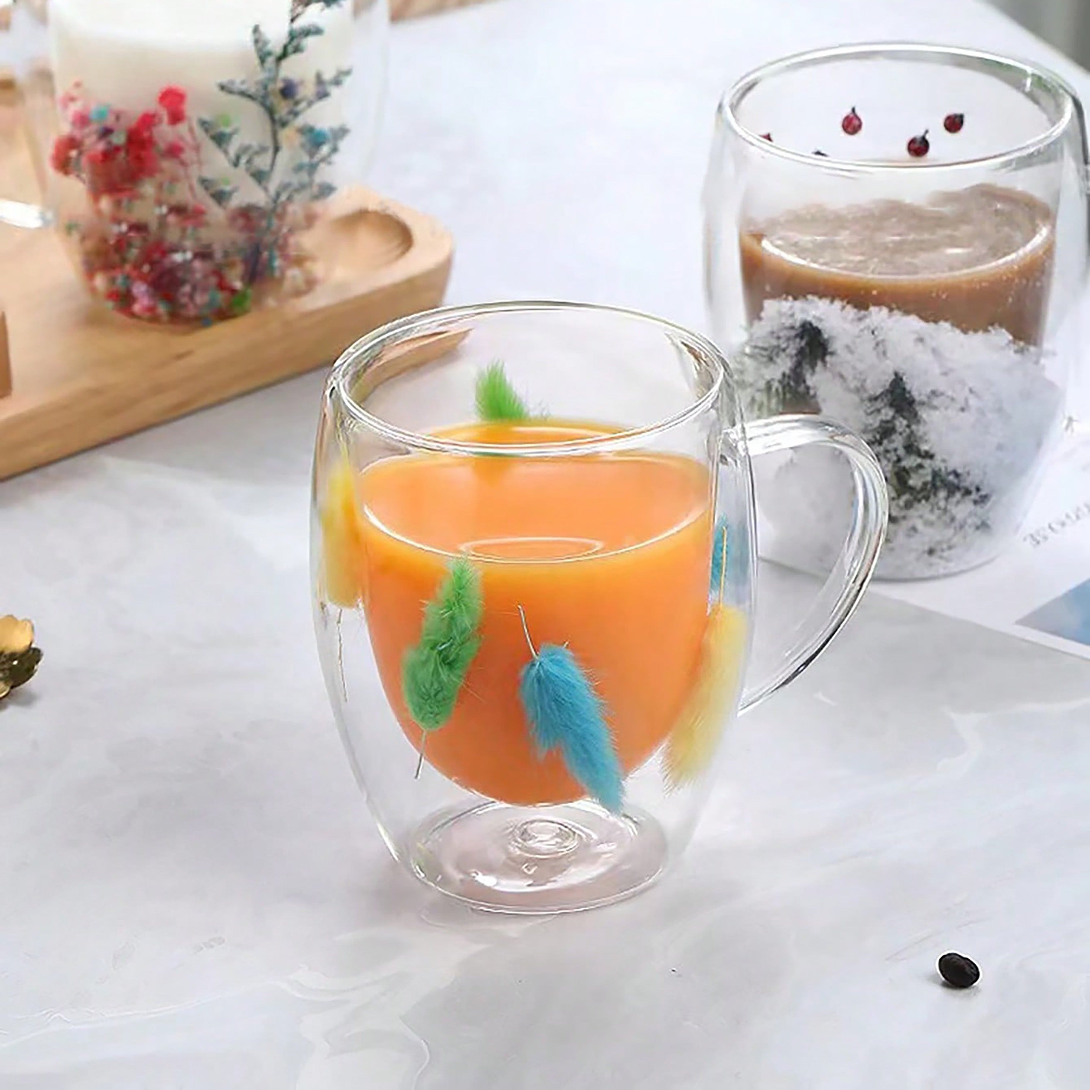 Ikkita qatlamli qahva stakani yangi gullar bilan, uy va ofis uchun mos, ajoyib bayram sovg'asi.