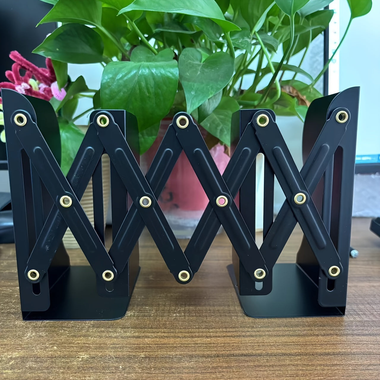 Expandable Metal Bookend for Office Desk Organizer, Adjustable Magazine Holder, 48.26 cm