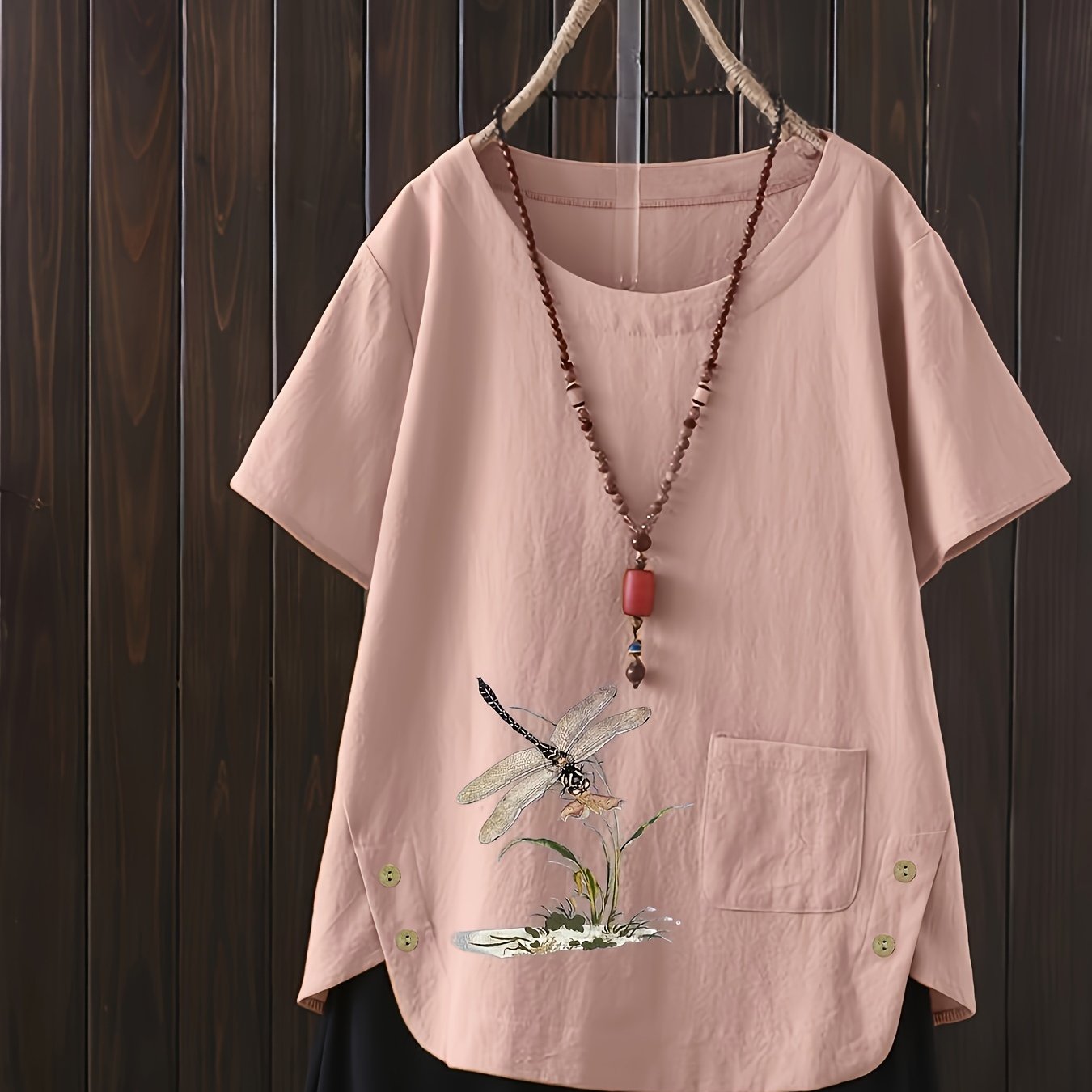 Plus o'lcham ayollar uchun erkin fitli qisqa sleeve bluz, jonli apelsin rangli dragonfly bosimi