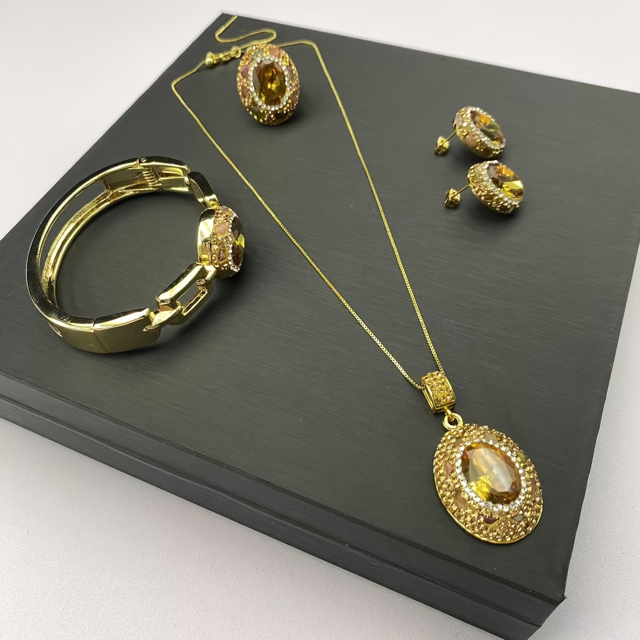 Ayollar uchun vintage tribal uslubidagi zargarlik to'plami, 18K qotishma bilan qoplangan mis, tabiiy toshli taqinchoq, sirg'alar, bilaguzuk va uzuk