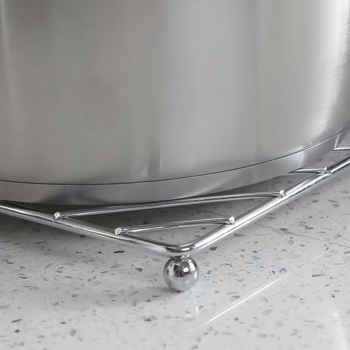 Stainless steel pot mat va coaster to'plami oshxona va restoran uchun, sirpanmaydigan va oson tozalanadigan.