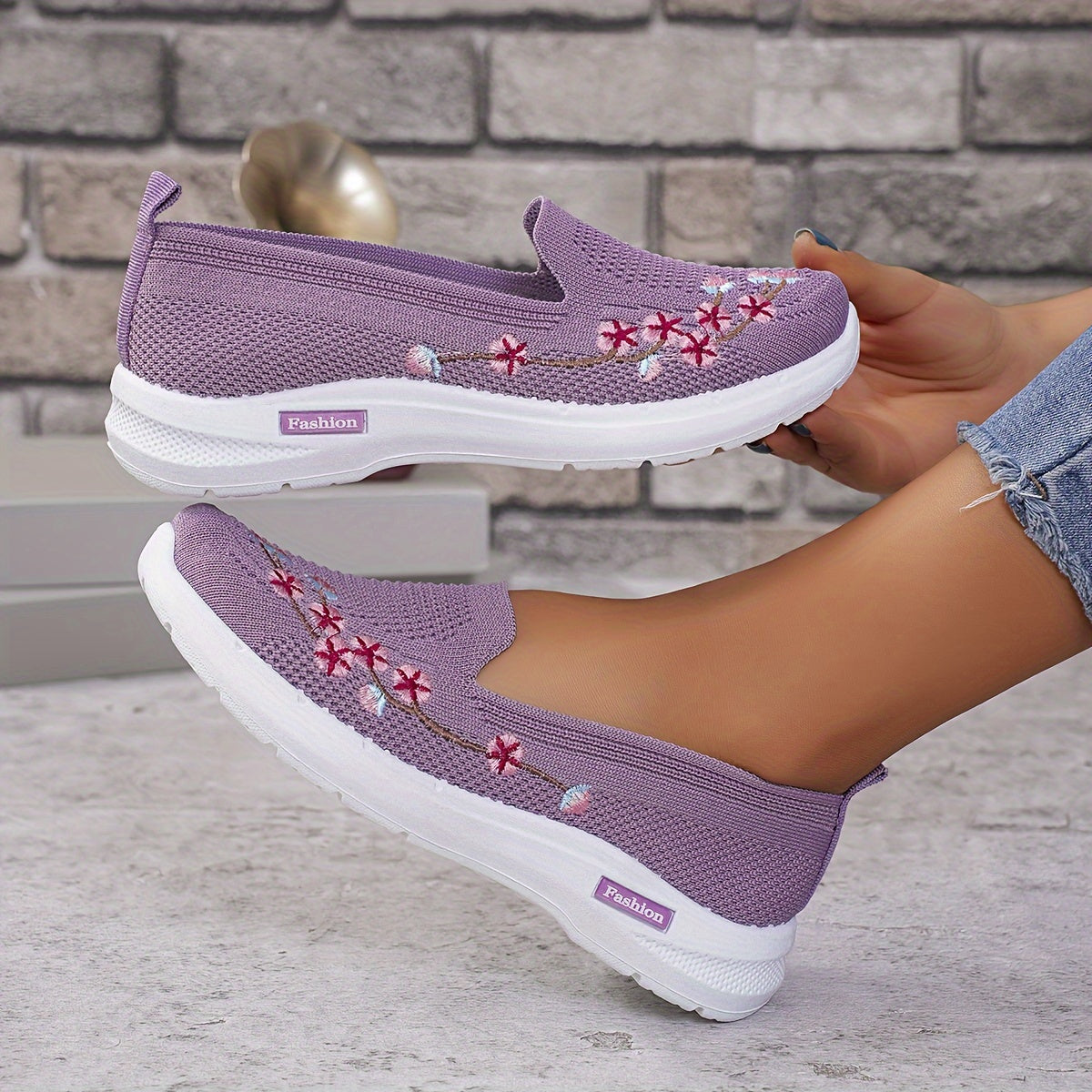 Ayollar uchun gullü slip-on sport poyabzali, kundalik, tikilgan, yozgi ochiq havoda foydalanish uchun