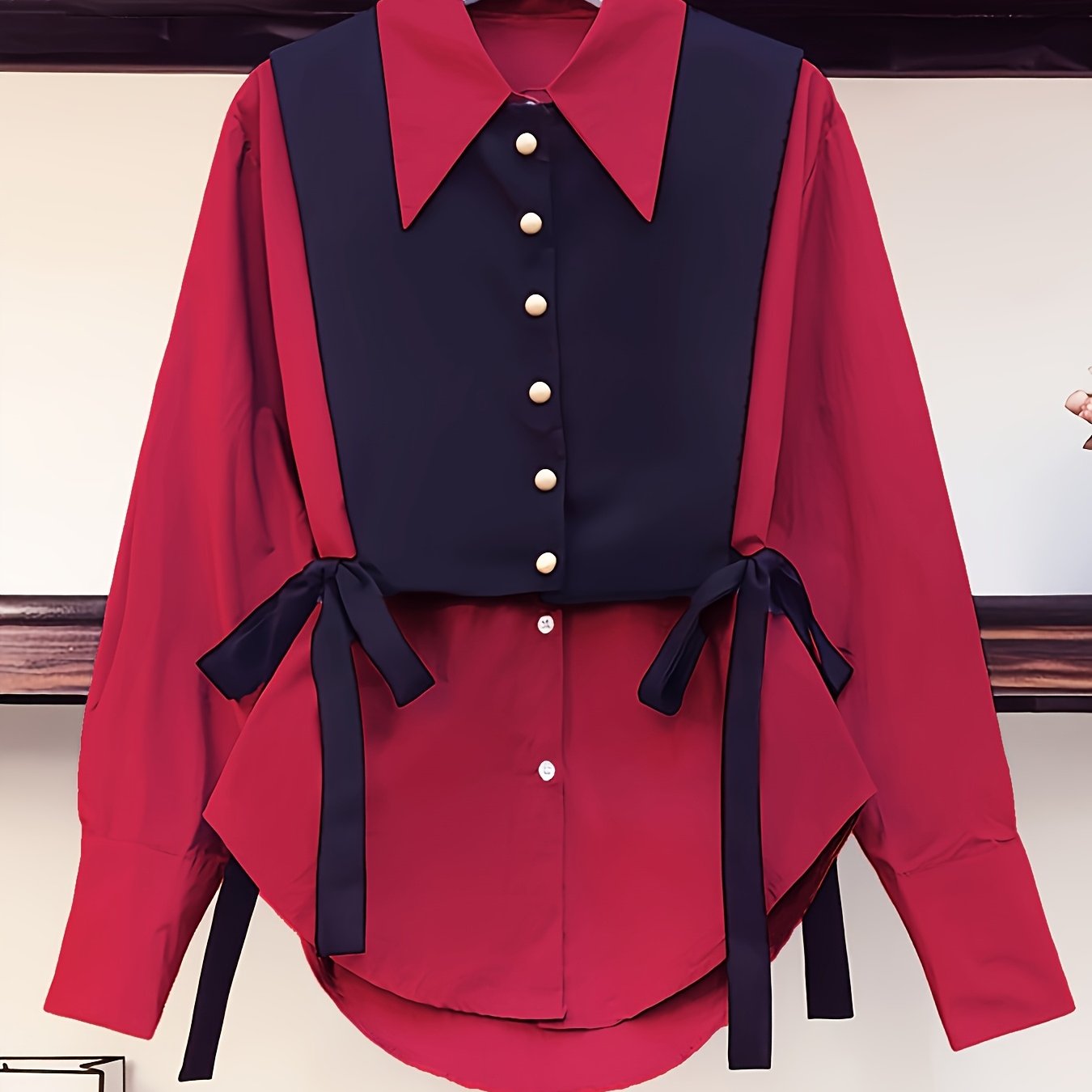 Комплект из полиэстеровой рубашки с воротником и топа без рукавов для женщин, с сезонной завязкой.