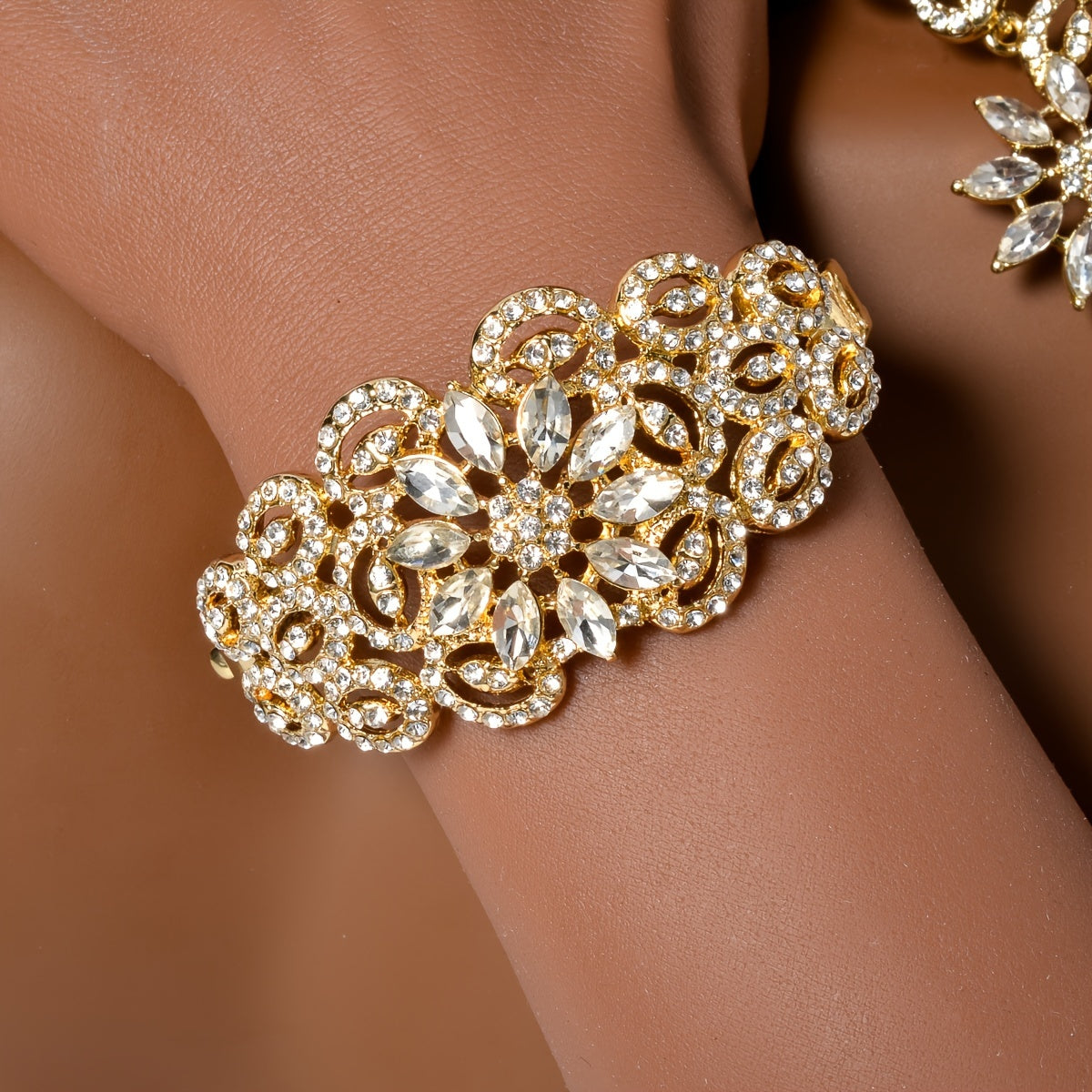 Elegant Jewelry Set with Necklace Bracelet Ring and Earrings for Weddings