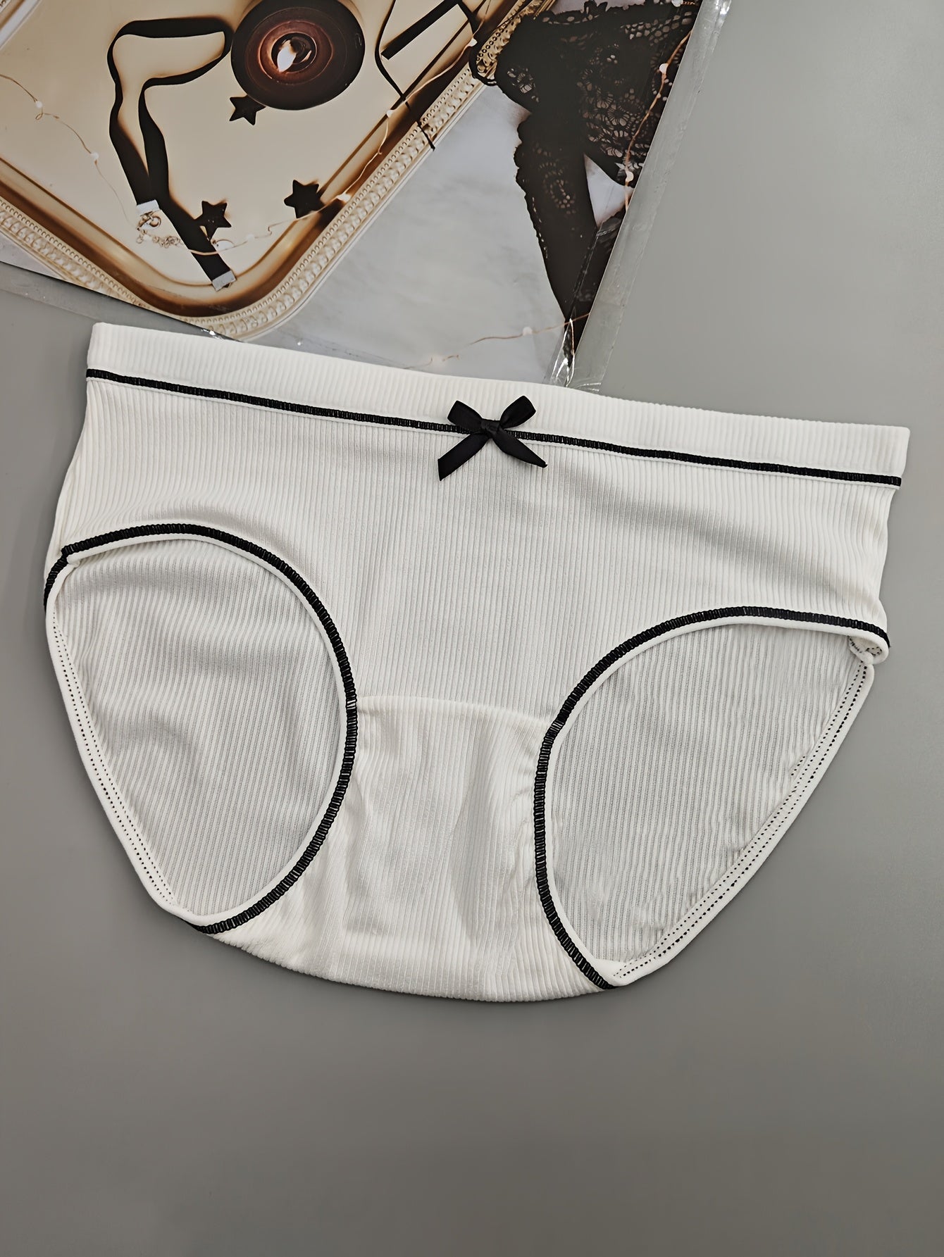 16 Pcs Women's Low-Rise Panties Breathable Polyester Blend Non-Transparent with Bowknot