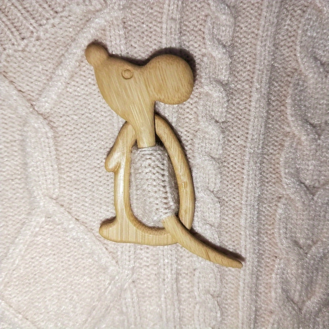 Wooden Animal Pattern Brooch Pin DIY Craft Badge for Shawl Scarf Accessories